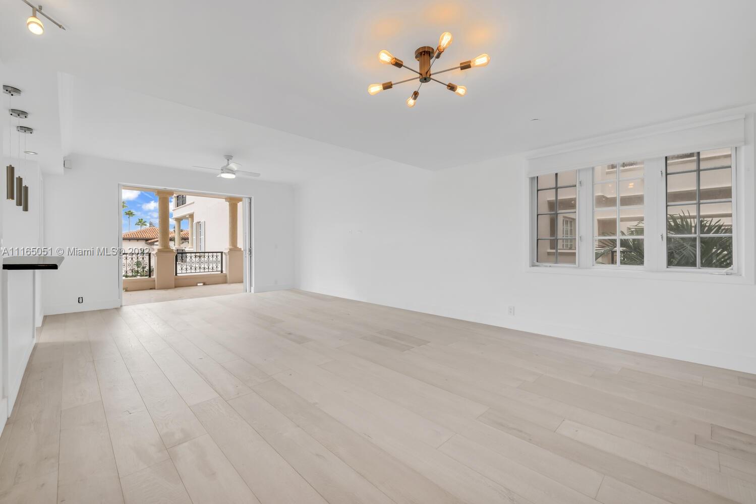 SEASIDE CONDO - Residential