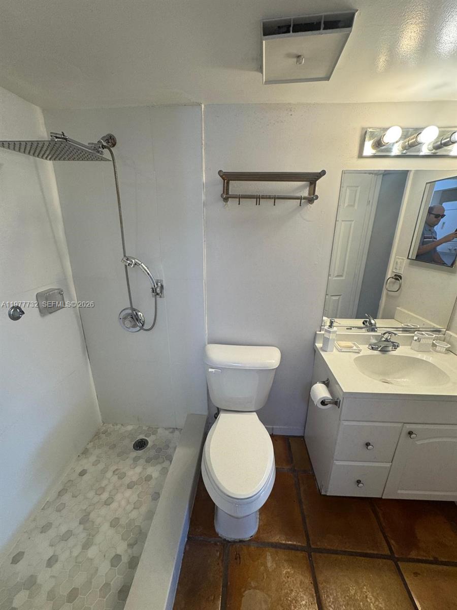SHAKER WOODS VILLAGE - Residential Lease