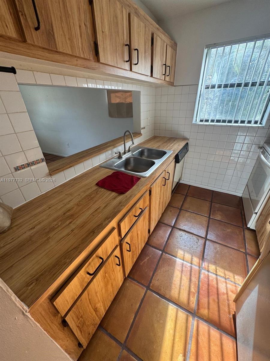 SHAKER WOODS VILLAGE - Residential Lease