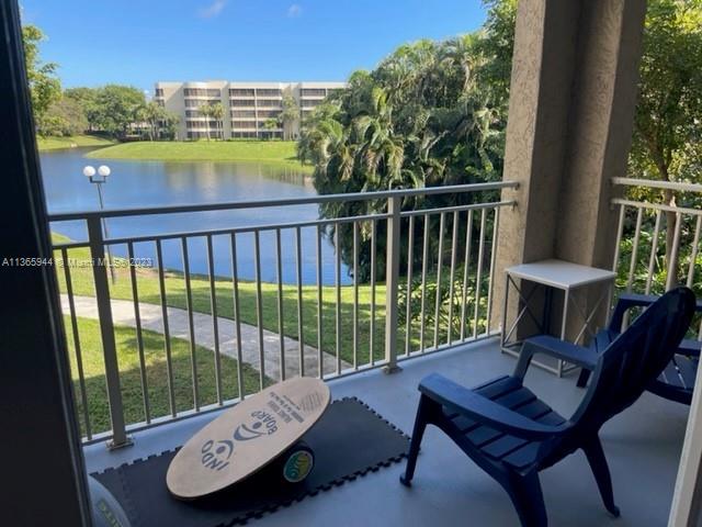 >>VIEW! LOCATION! UPDATED!<< 3BR/2Bath **A FRESH NEW START** BRAND NEW IN DEC. 2022: KITCHEN CABINETS, COUNTER TOPS, SINKS, FAUCETS, TOILETS, APPLIANCES (DISHWASHER- RANGE W/AIR FRYER-FRIDGE-WASHER-DRYER), PAINT, FLOORING & TRIM, LIGHT FIXTURES, THERMOSTAT.   The A/C CLEANED AND SERVICED. Beautiful lake view from the balcony. Furniture (purchased Nov.Dec. 2022 negotiable). Pet restrictions: up to 2-dogs; combined weight not to exceed 40lbs.