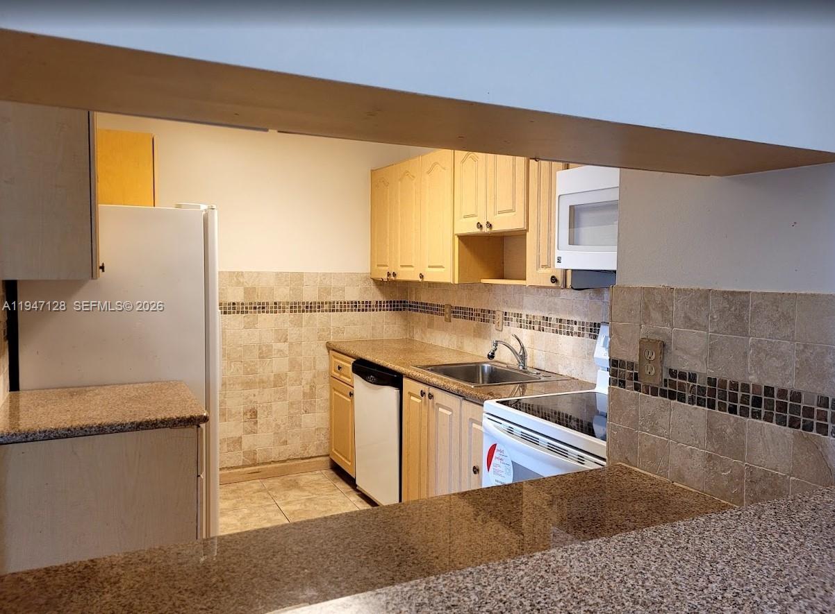 CARMEL LAKES CONDO NO 6 - Residential Lease