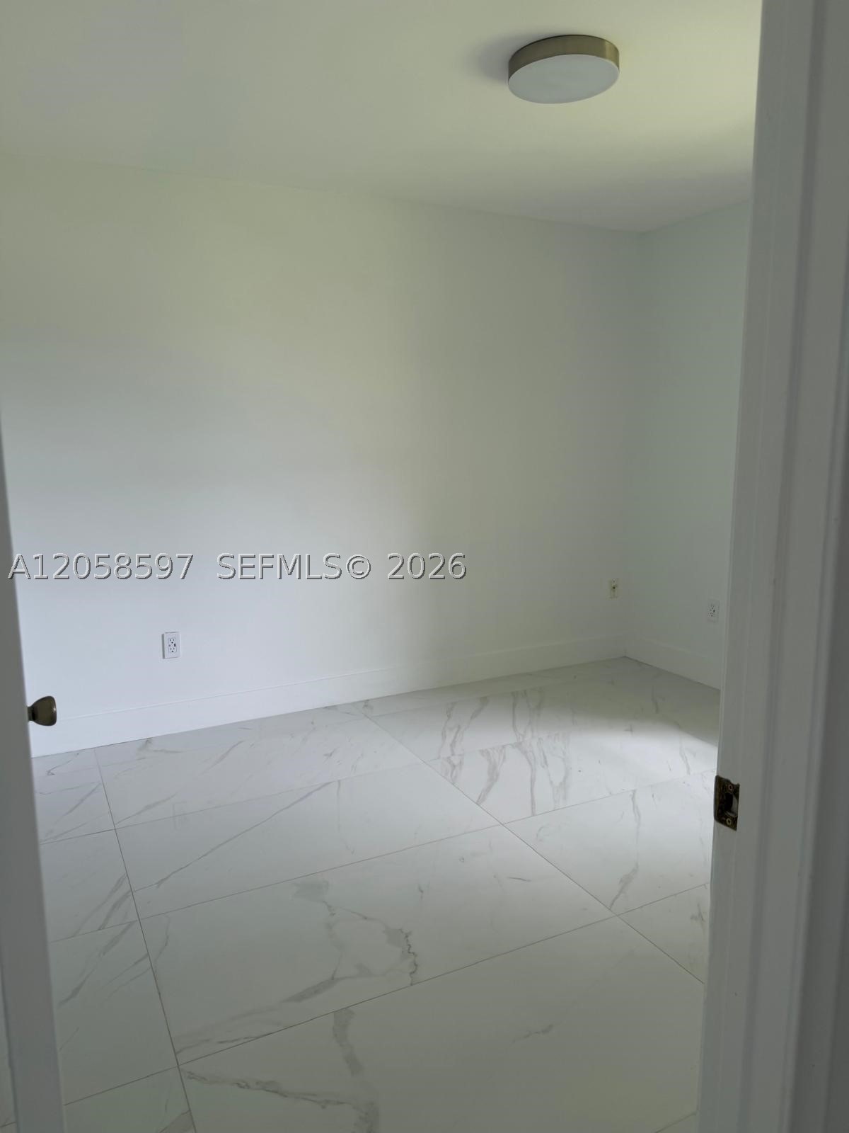 TERRANOVA CONDO #10 - Residential