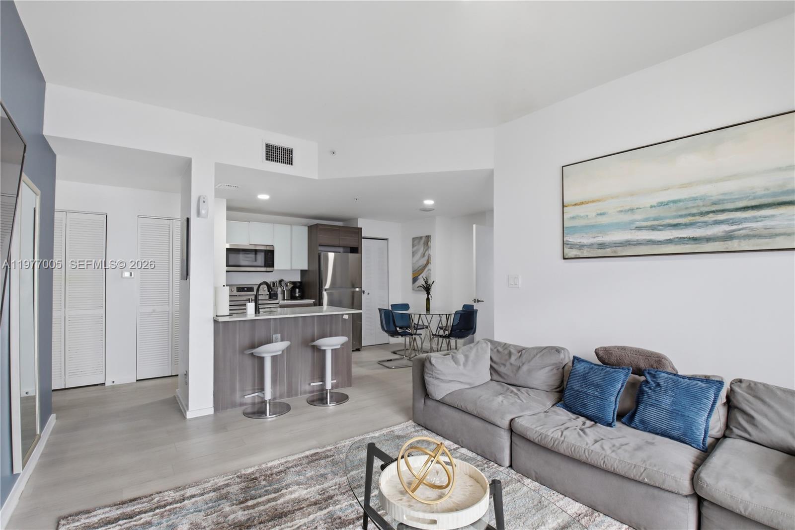 EMILIA CONDO - Residential
