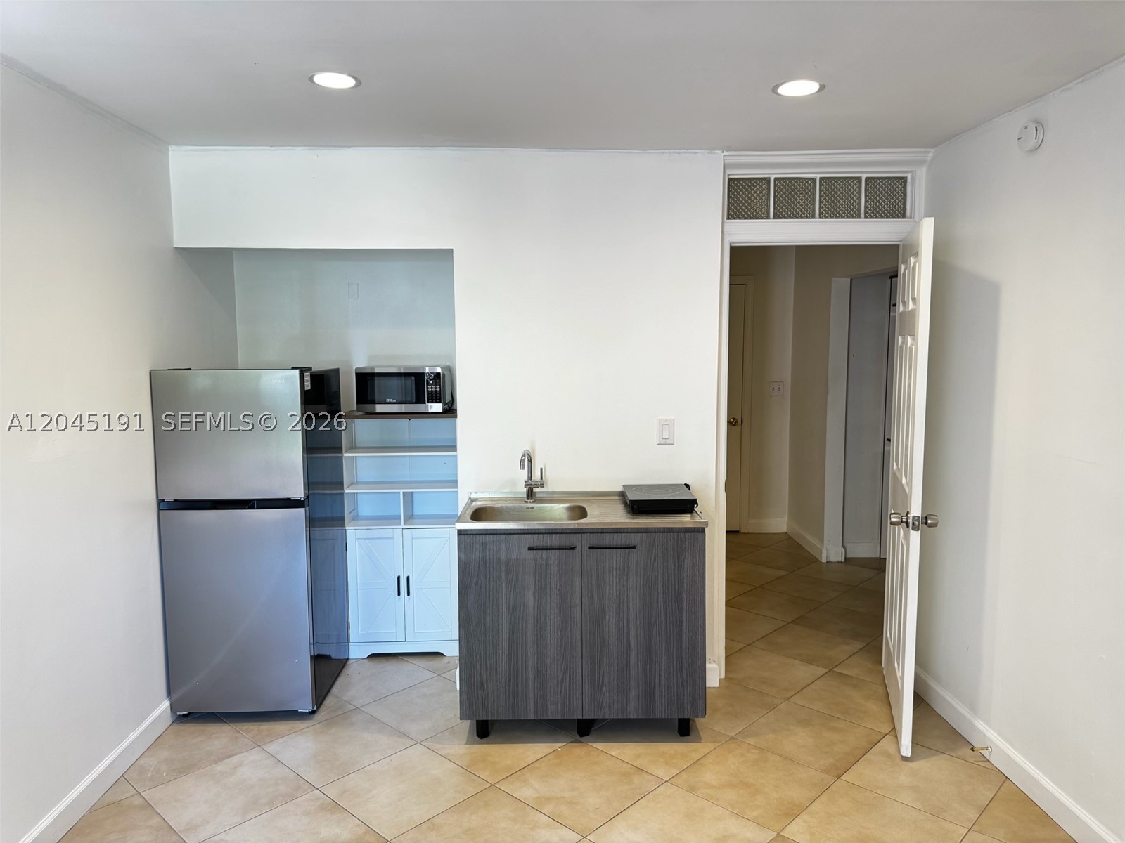 HOMES OF VERSAILLES CONDO - Residential Lease