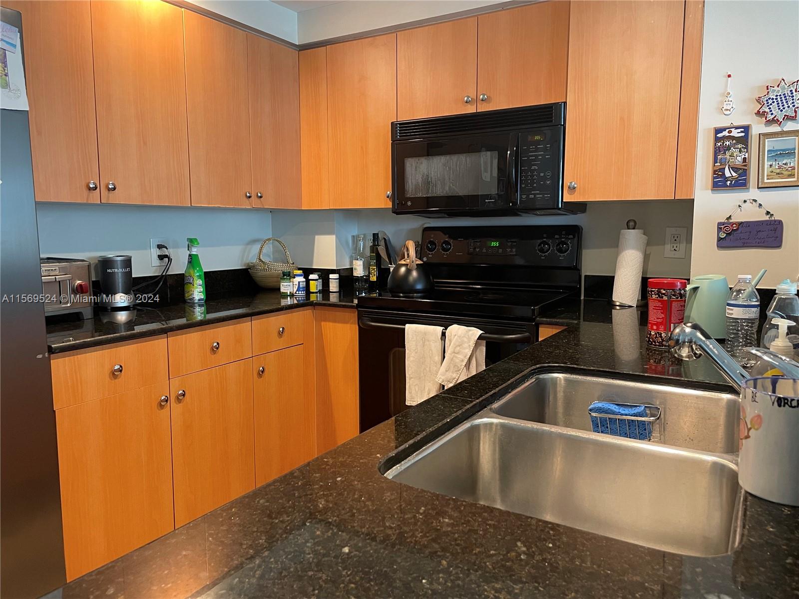 THE COLLINS CONDO - Residential Lease