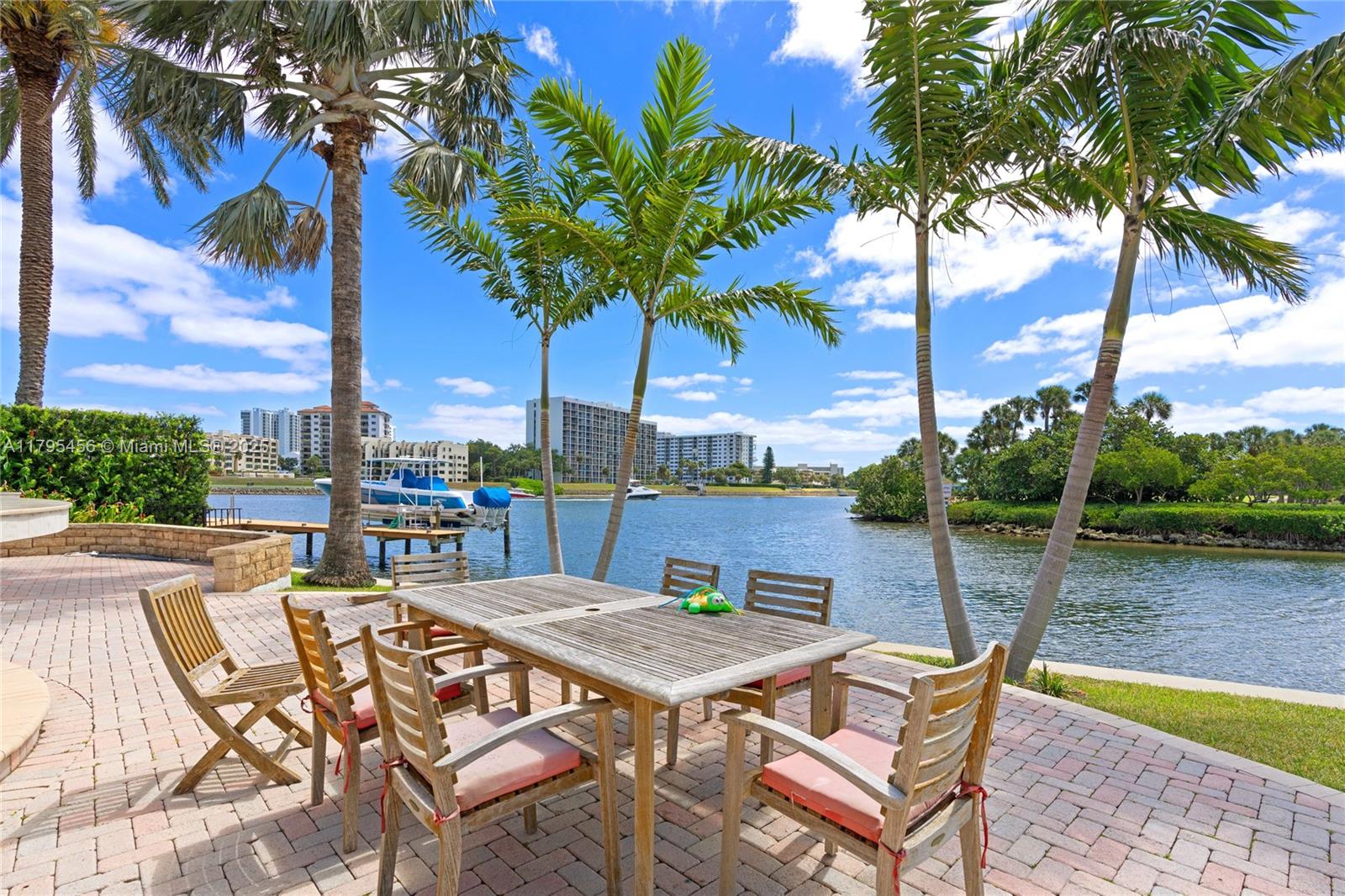 HARBOUR ISLES - Residential