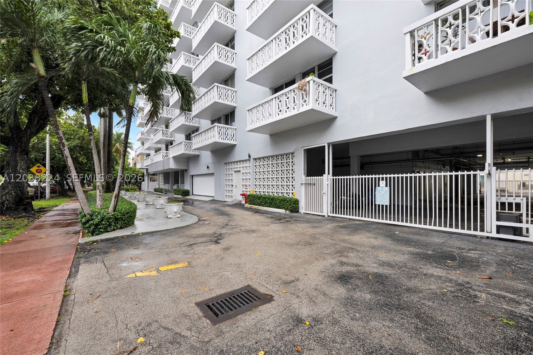 ADMIRAL TOWERS CONDO - Residential