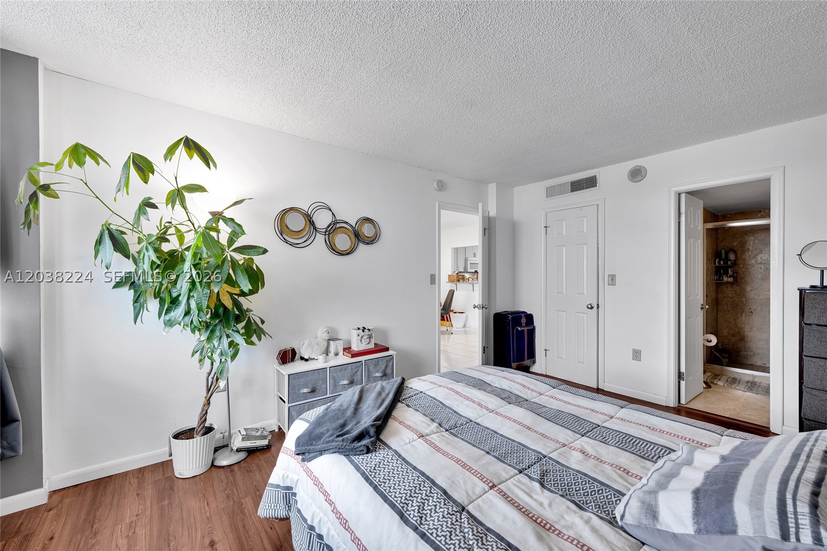 ADMIRAL TOWERS CONDO - Residential