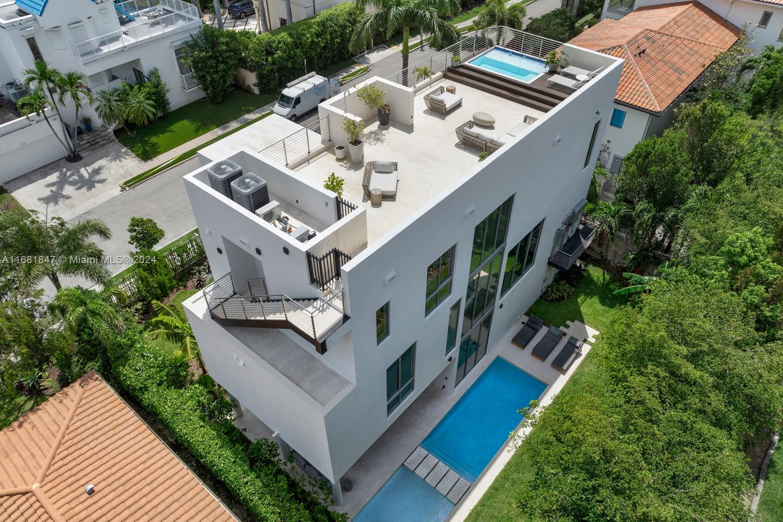 CRYSTAL VIEW - Residential