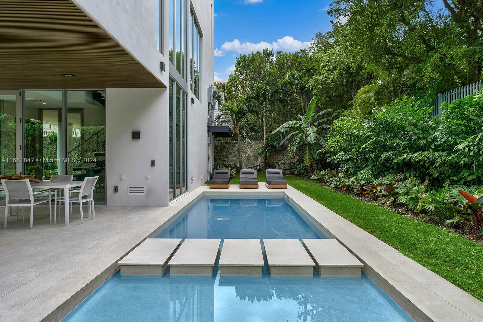 CRYSTAL VIEW - Residential