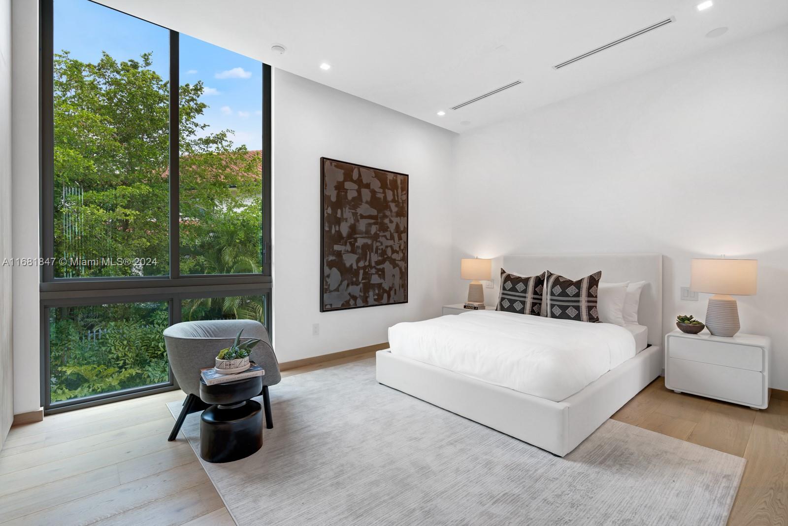 CRYSTAL VIEW - Residential
