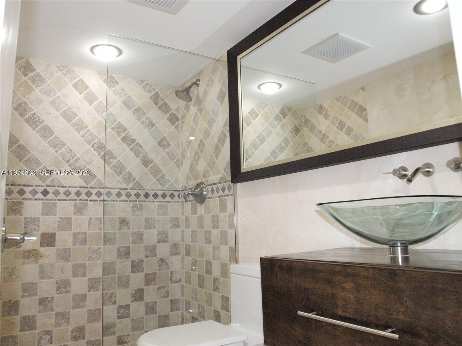 BRICKELL PLACE CONDO - Residential Lease