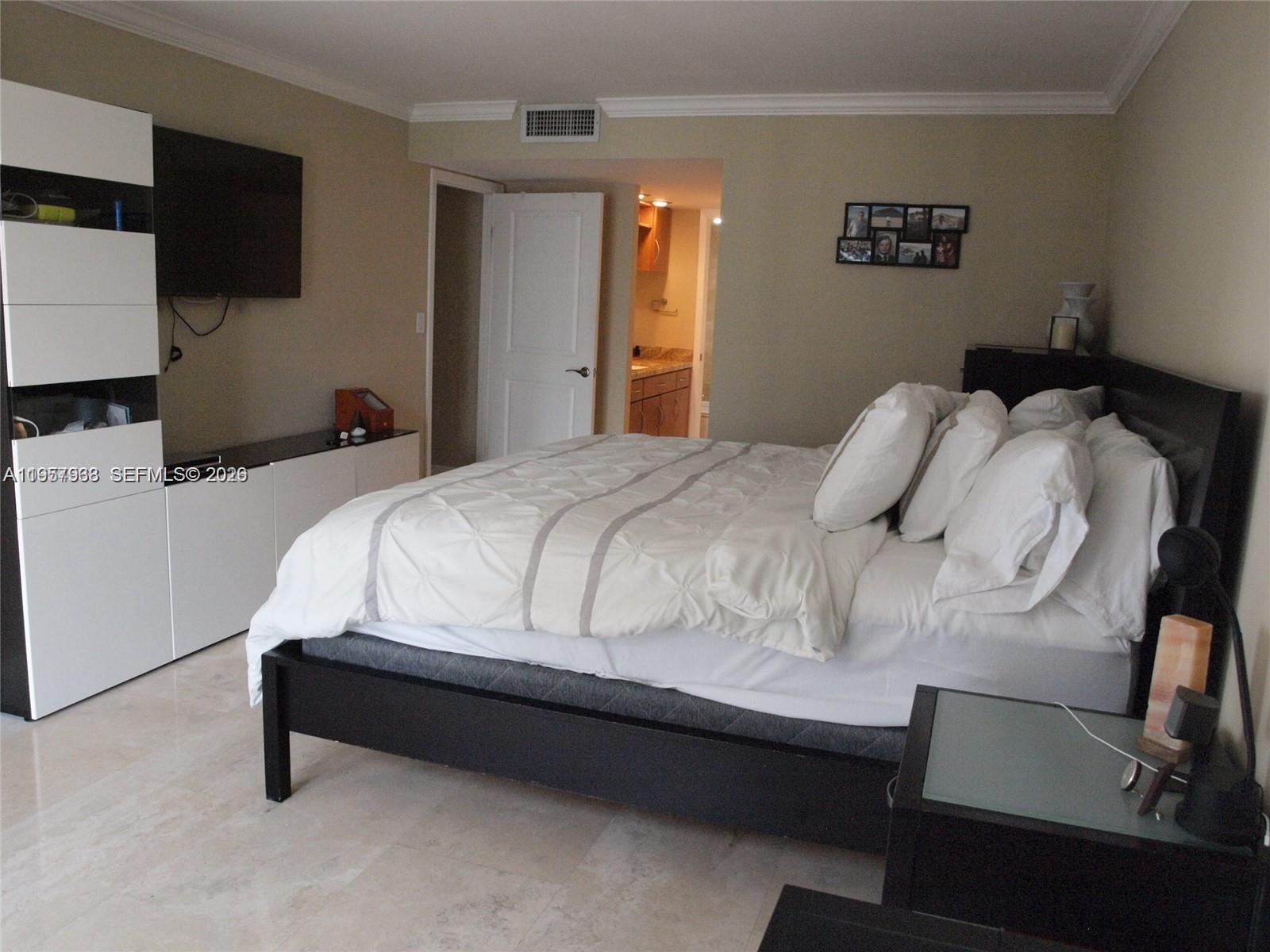 BRICKELL PLACE CONDO - Residential Lease