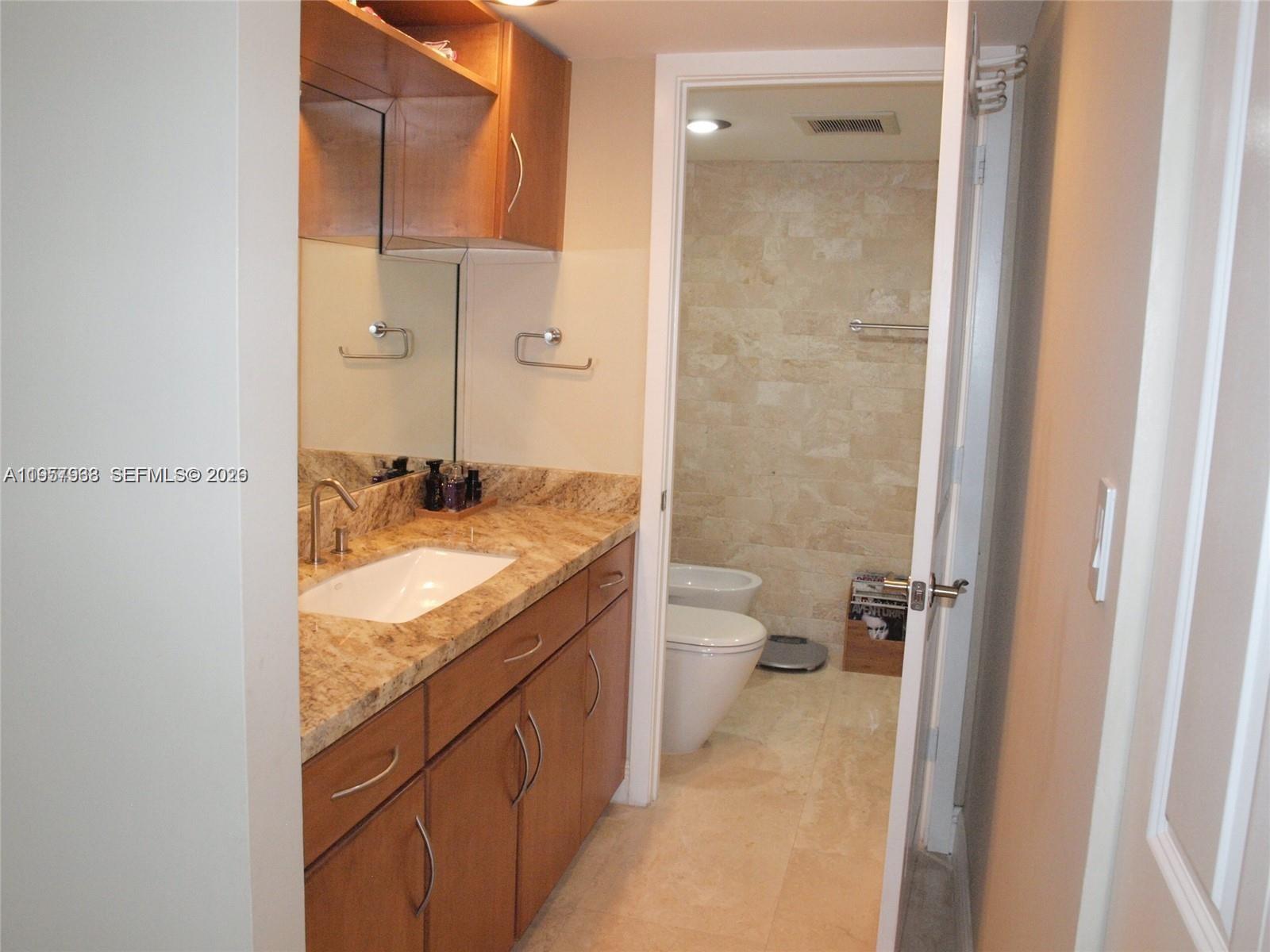 BRICKELL PLACE CONDO - Residential Lease