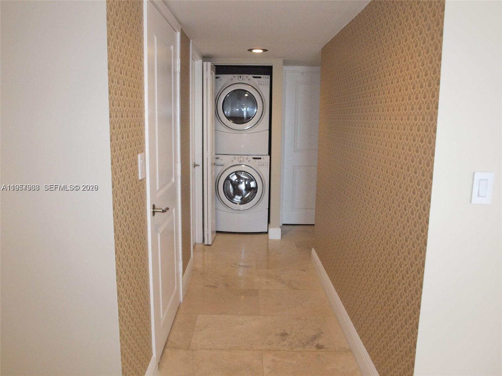 BRICKELL PLACE CONDO - Residential Lease