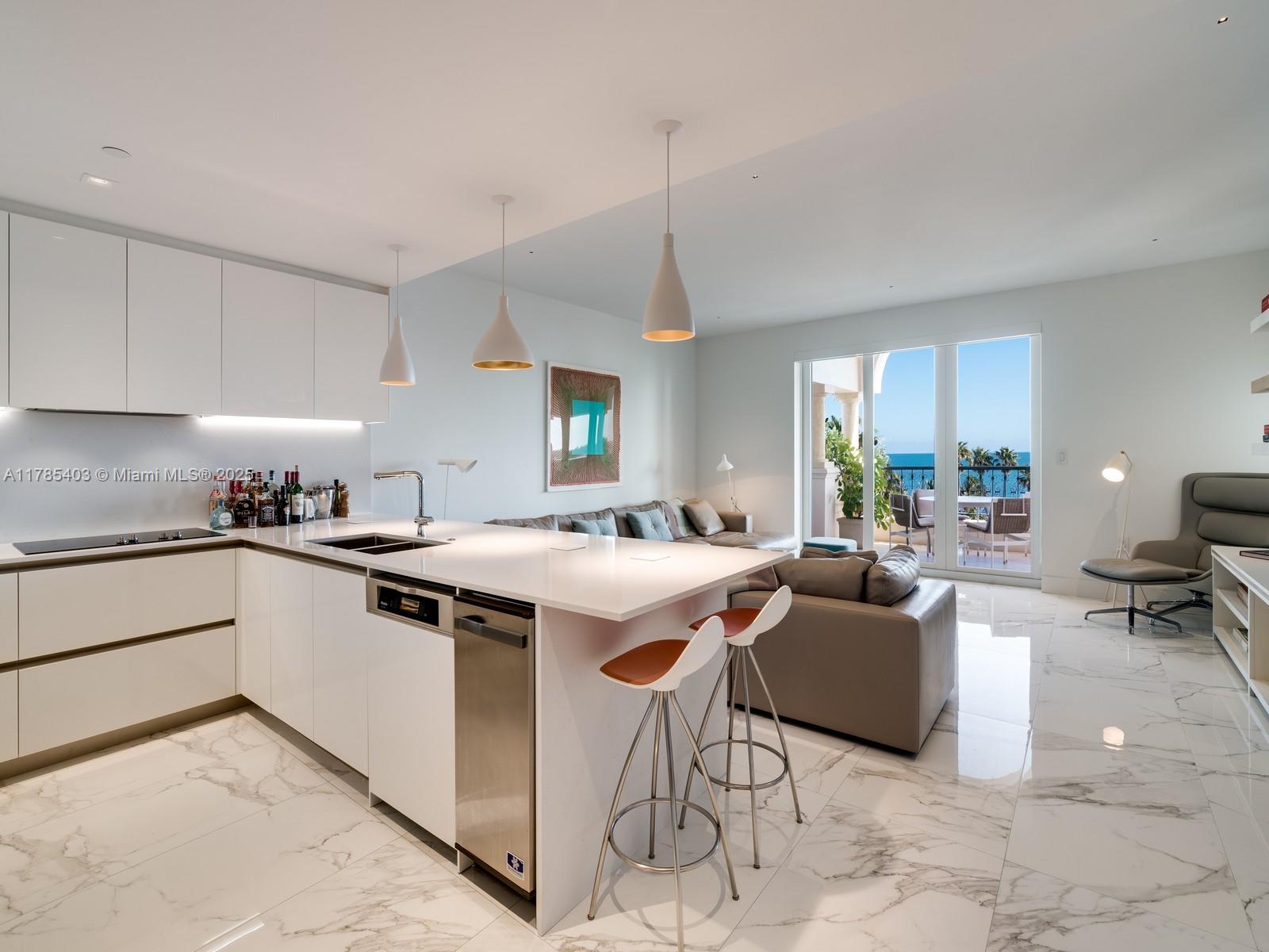 SEASIDE CONDO - Residential