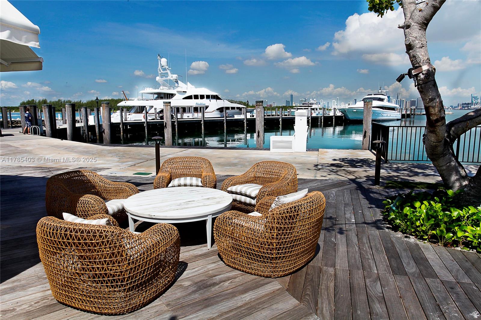 SEASIDE CONDO - Residential