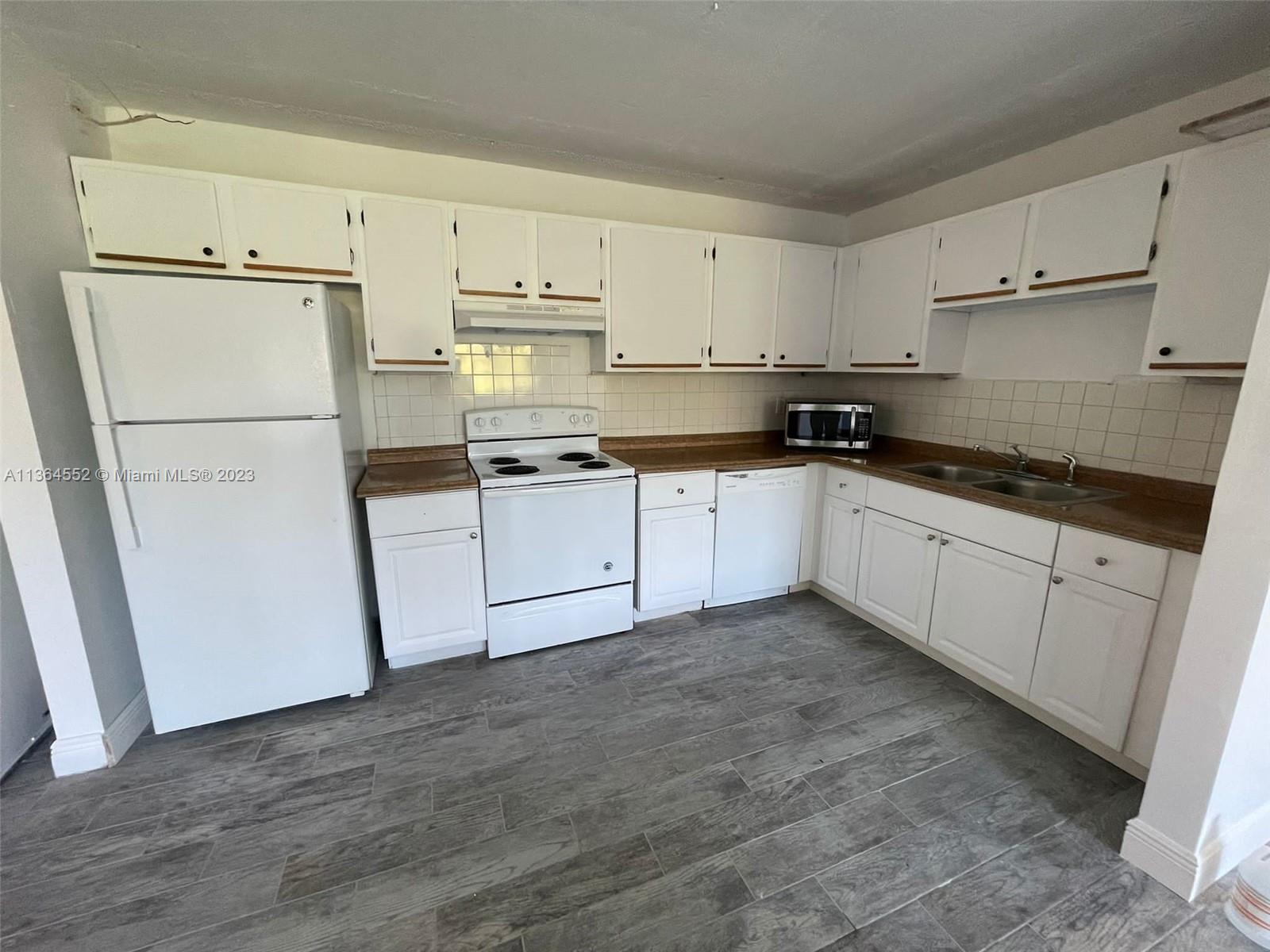 NARANJA LAKES CONDO NO 5 - Residential Lease