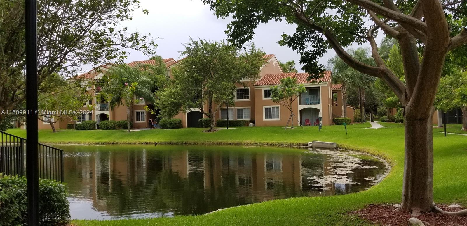 CARRINGTON AT COCONUT CRE - Residential Lease