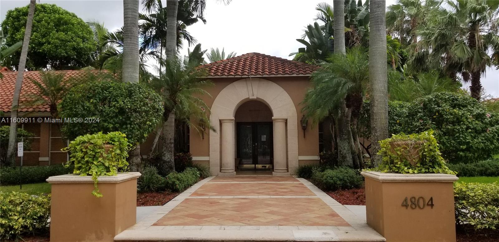 CARRINGTON AT COCONUT CRE - Residential Lease