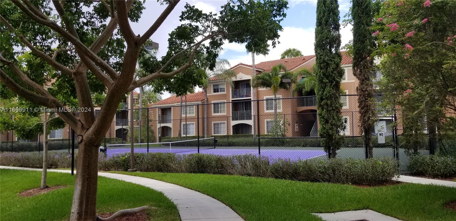 CARRINGTON AT COCONUT CRE - Residential Lease