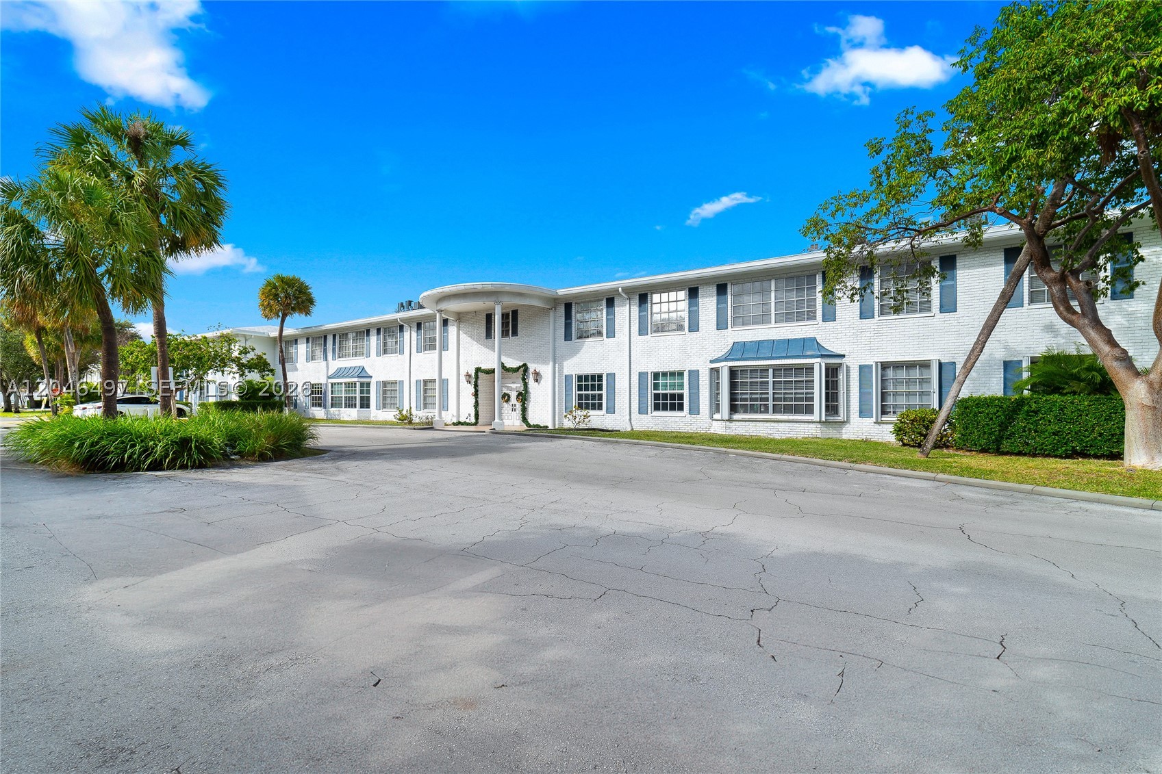 IMPERIAL POINT COLONNADES - Residential