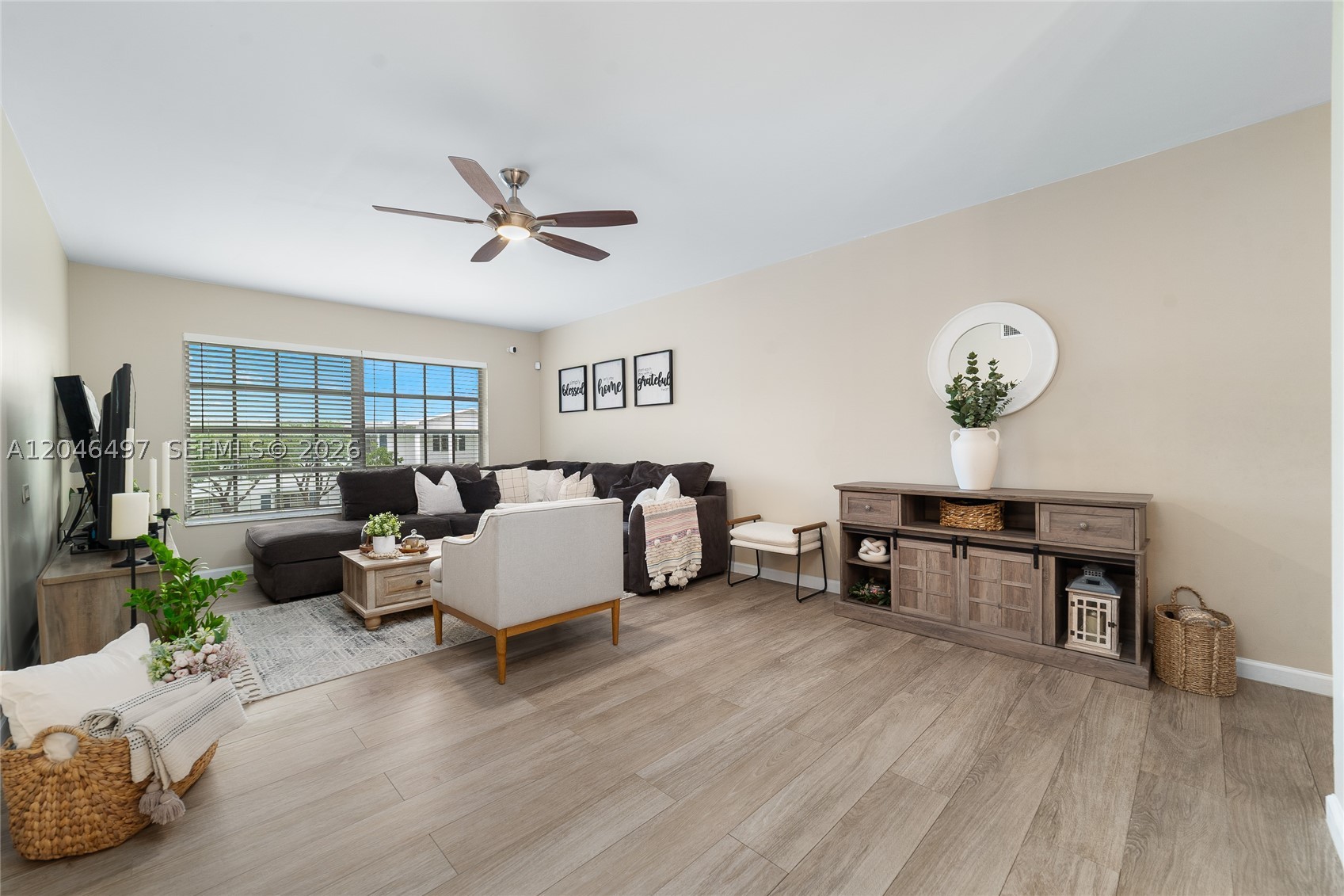 IMPERIAL POINT COLONNADES - Residential