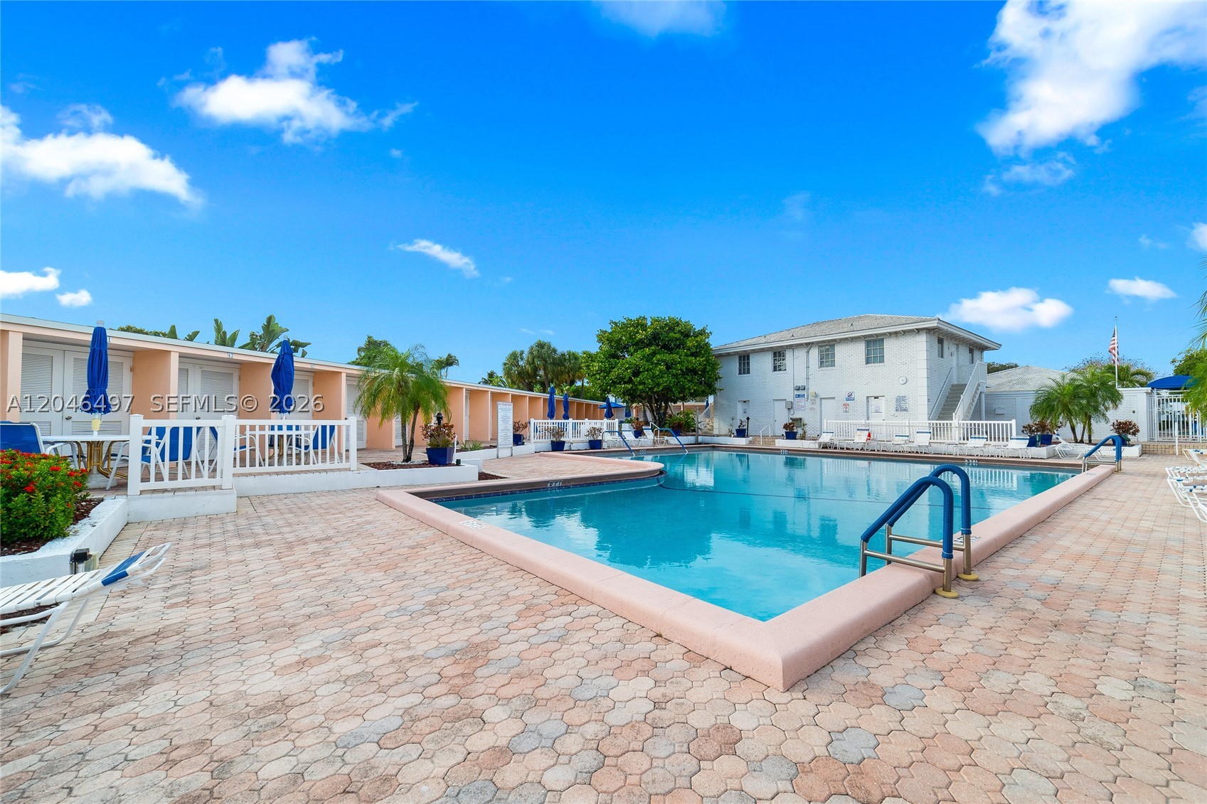 IMPERIAL POINT COLONNADES - Residential