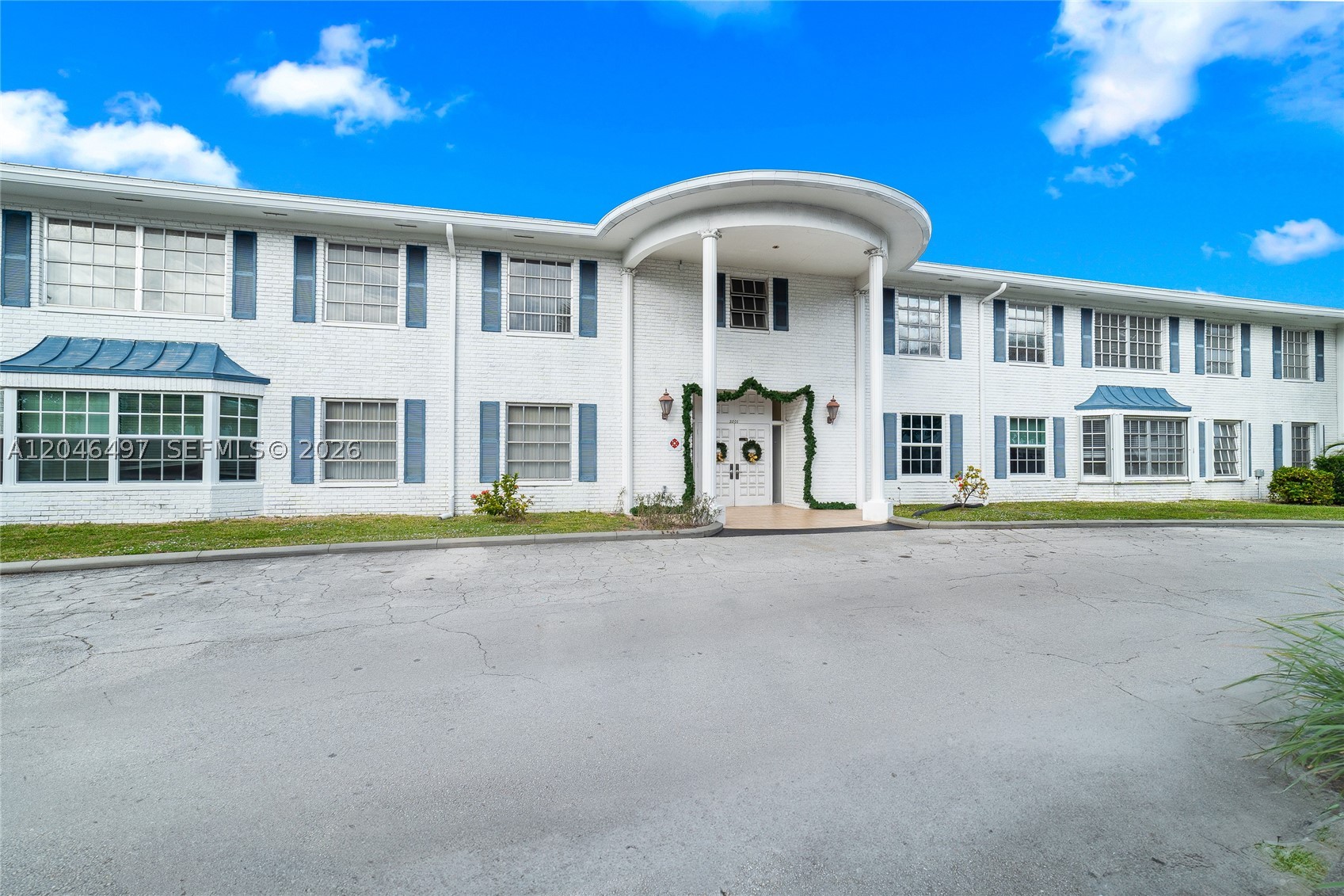 IMPERIAL POINT COLONNADES - Residential