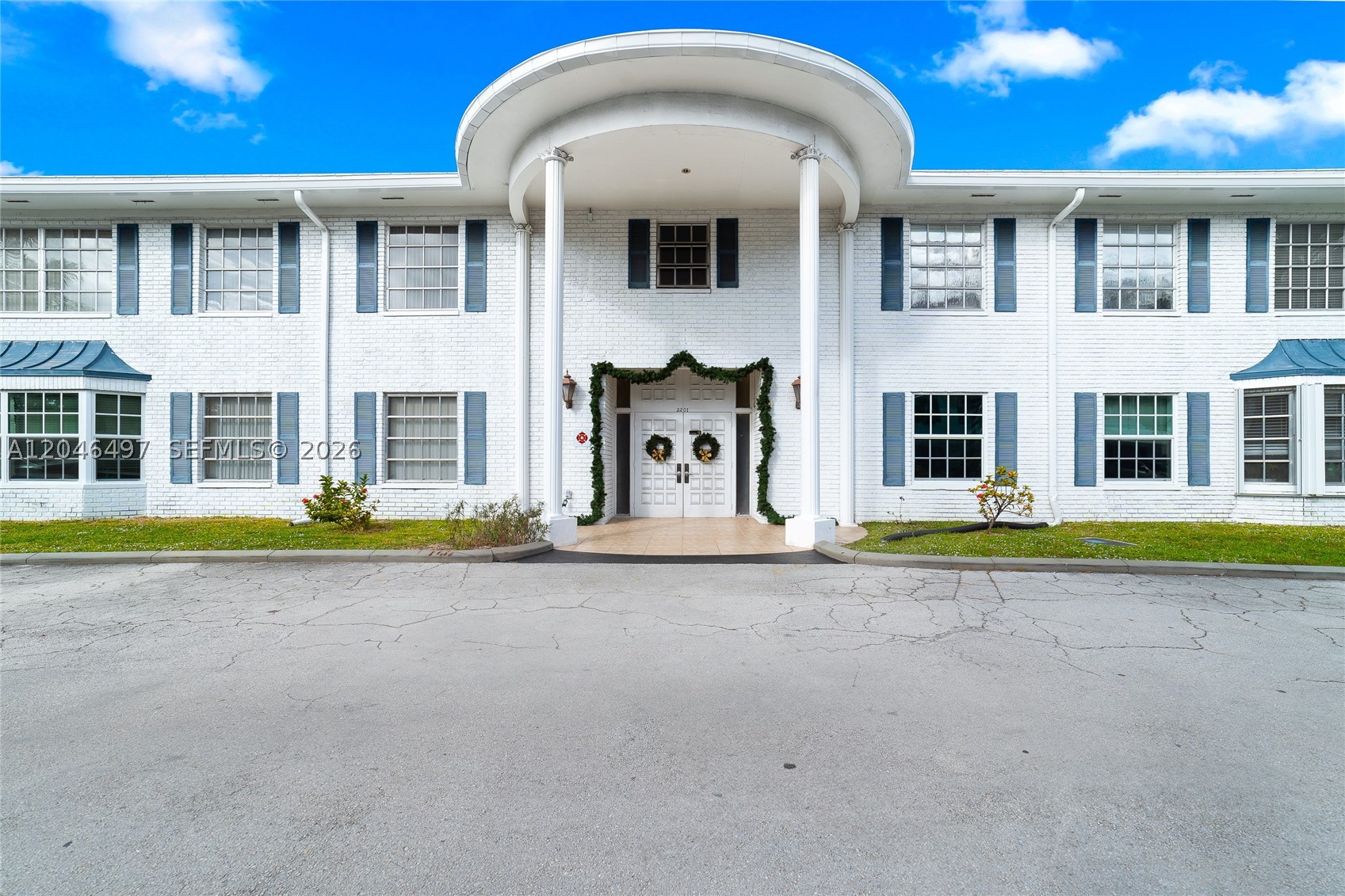 IMPERIAL POINT COLONNADES - Residential