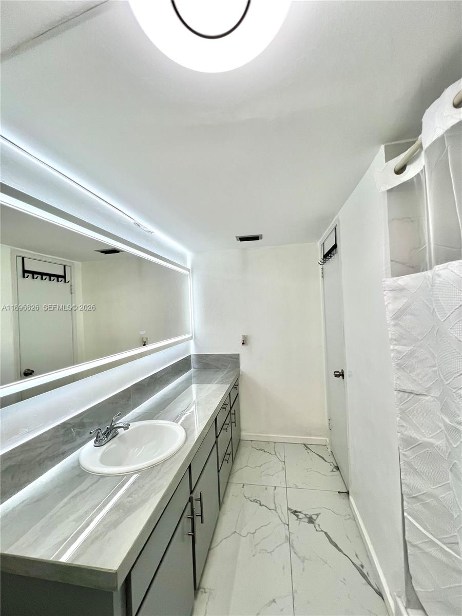 JADE WINDS GROUP BAMBOO G - Residential