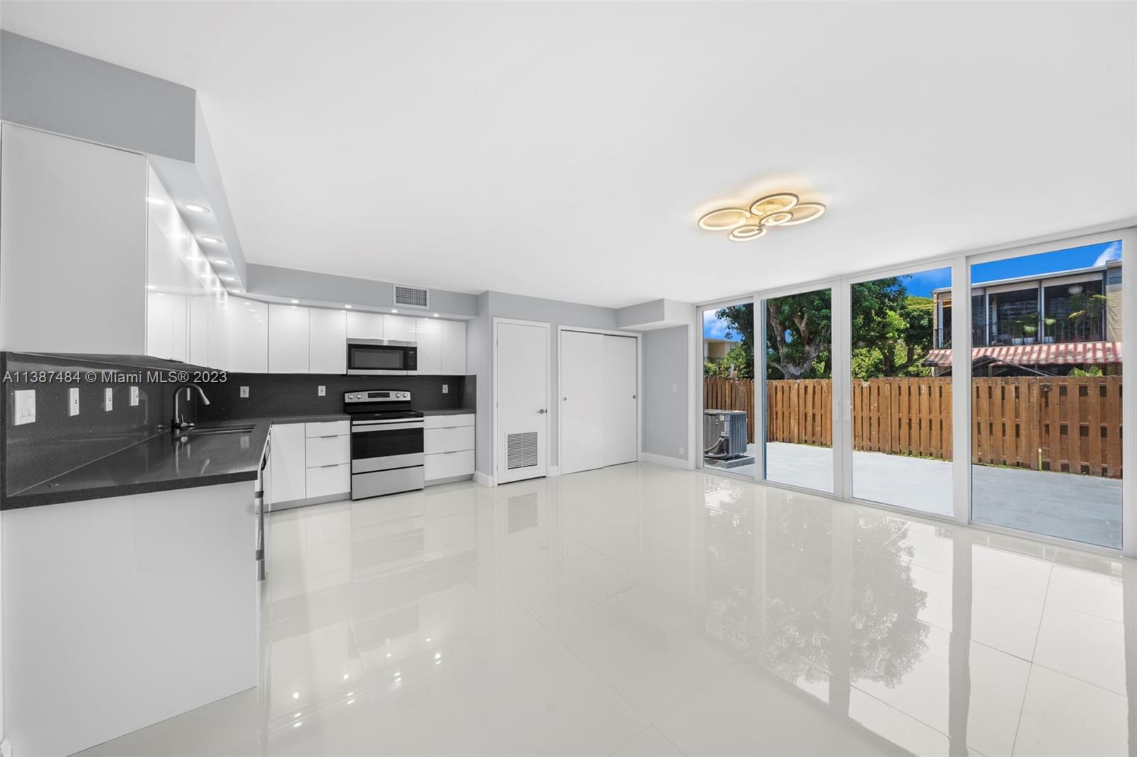 VENETIAN PARK III CONDO - Residential Lease