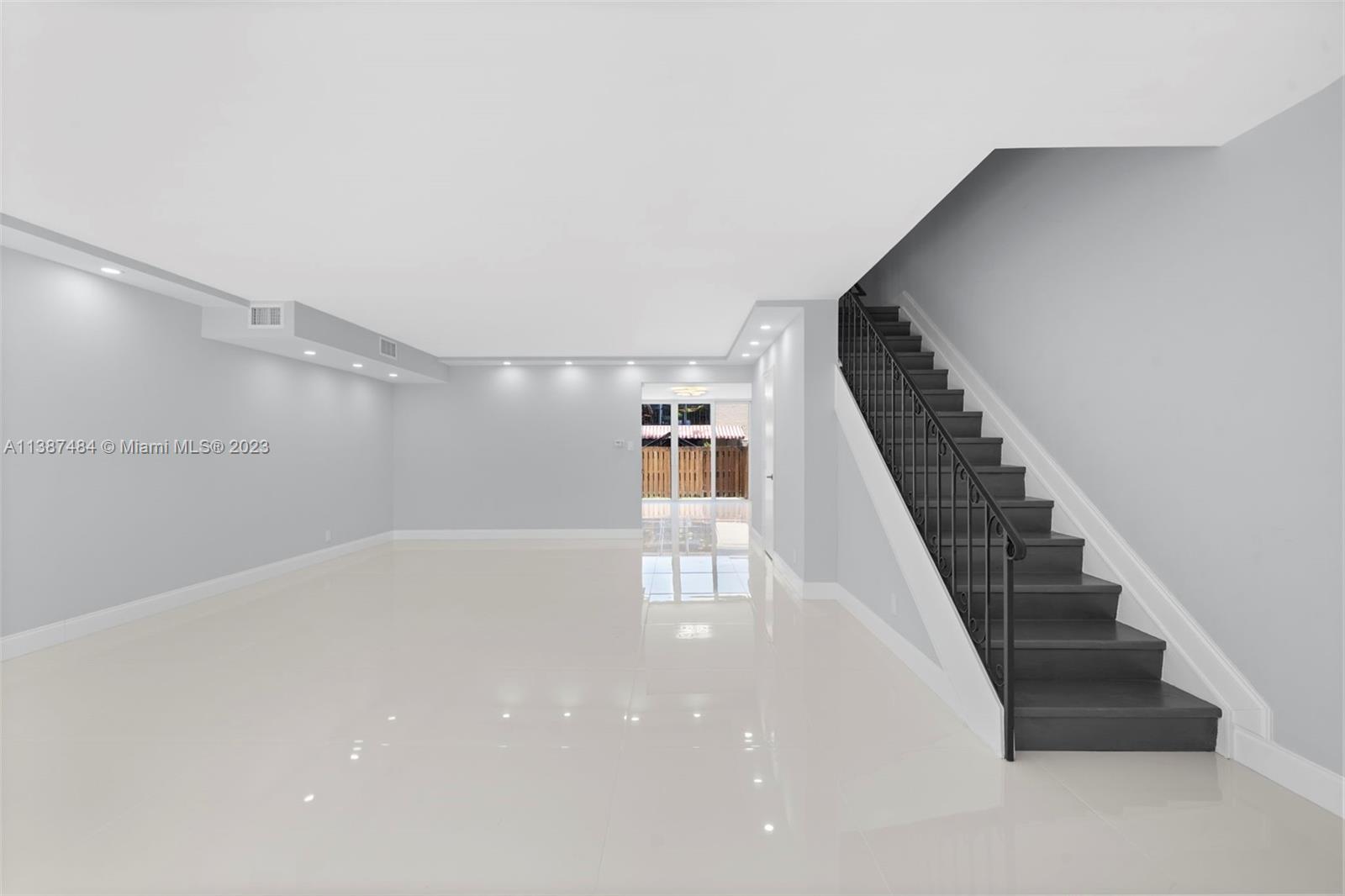 VENETIAN PARK III CONDO - Residential Lease