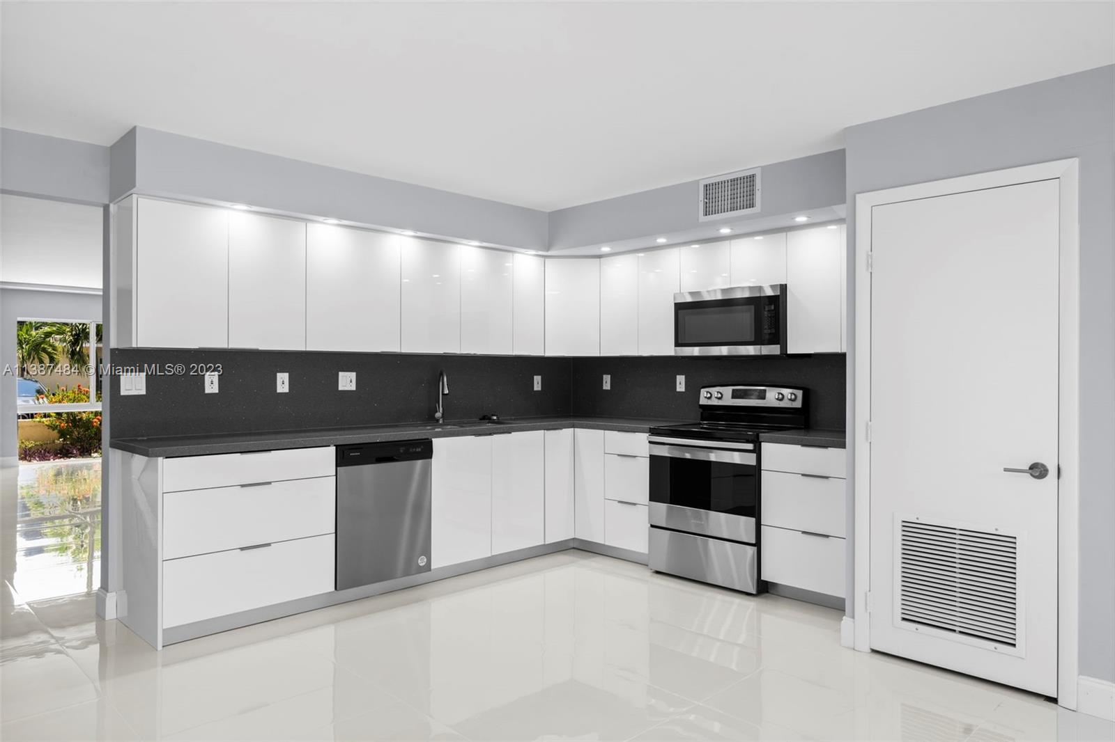 VENETIAN PARK III CONDO - Residential Lease