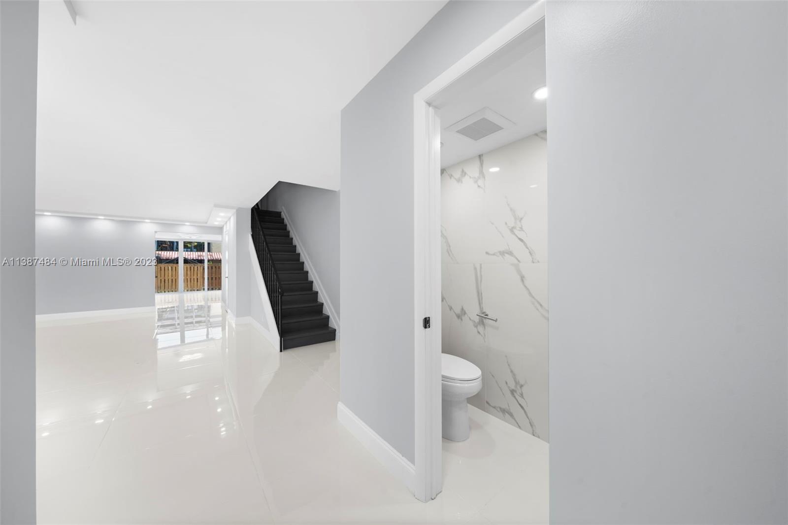 VENETIAN PARK III CONDO - Residential Lease