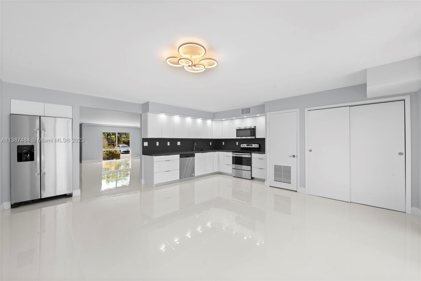 VENETIAN PARK III CONDO - Residential Lease