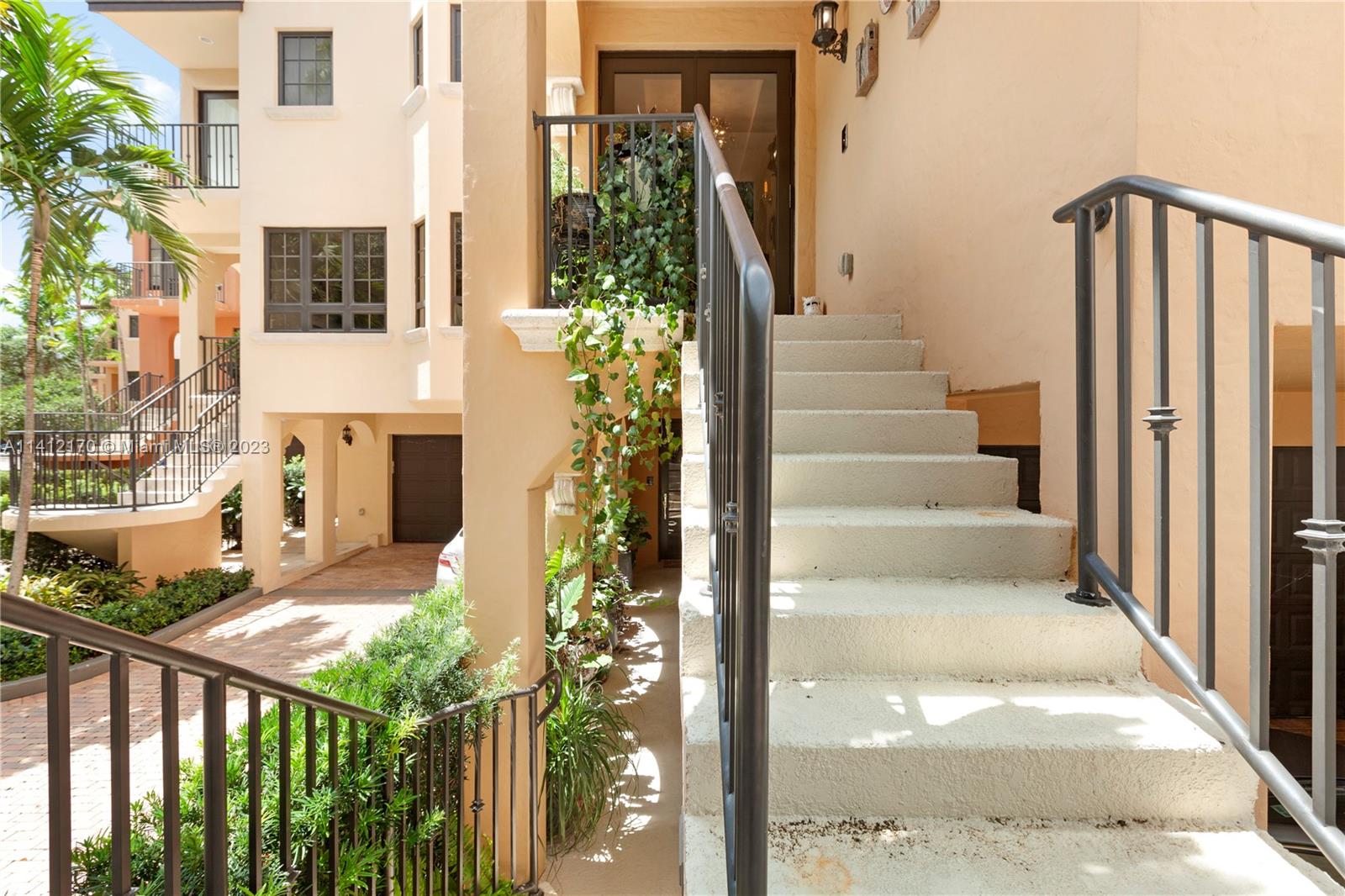 CLOISTERS ON THE BAY COND - Residential