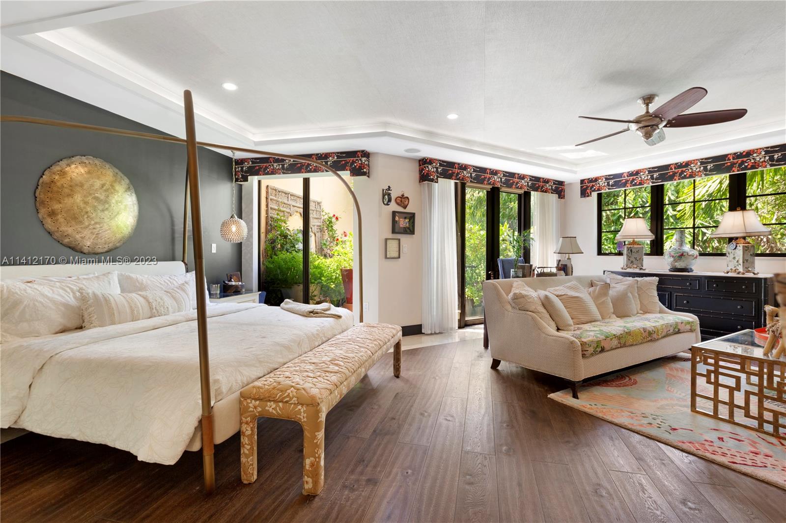 CLOISTERS ON THE BAY COND - Residential