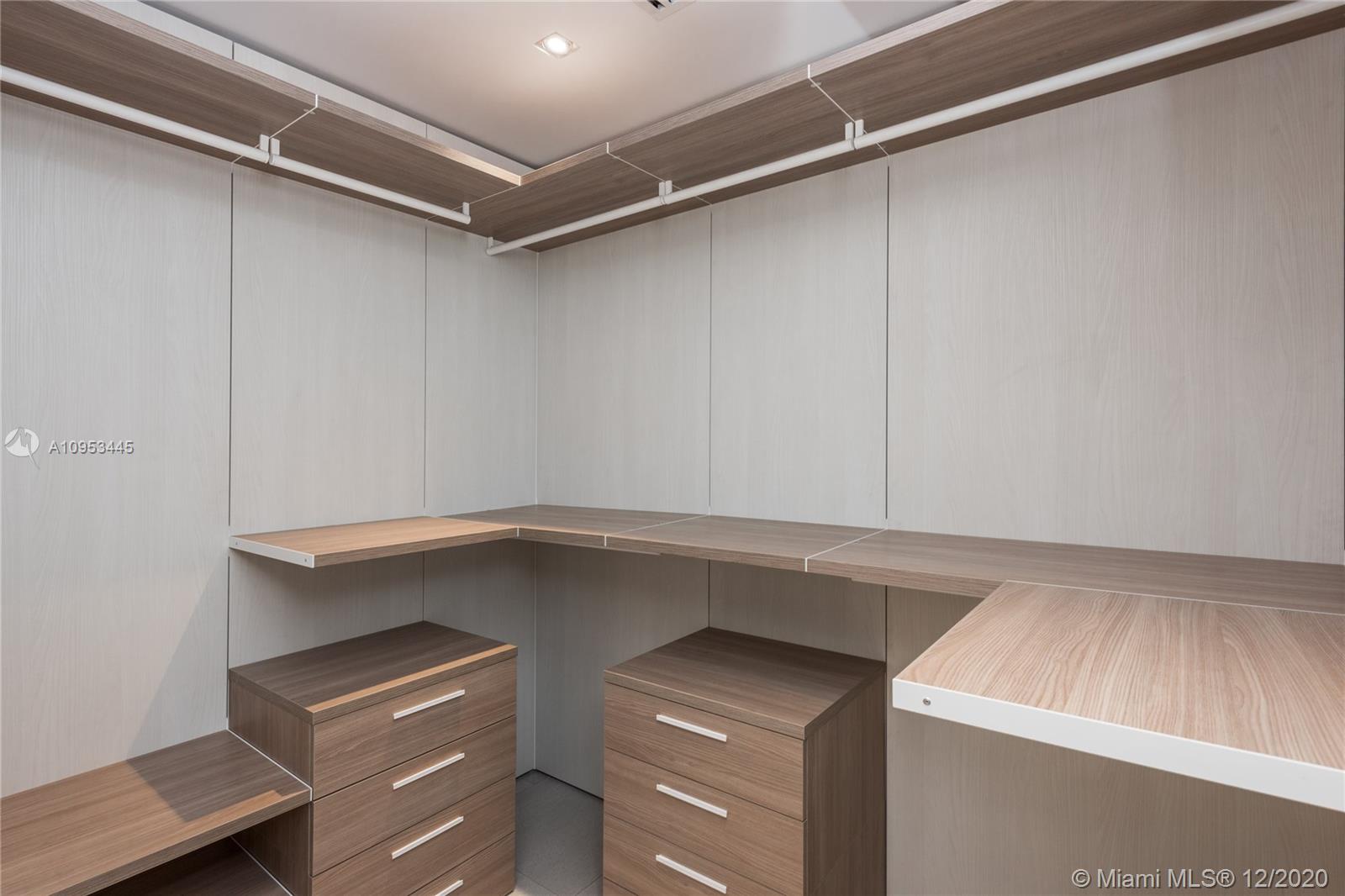 CONTINUUM ON SOUTH BEACH - Residential