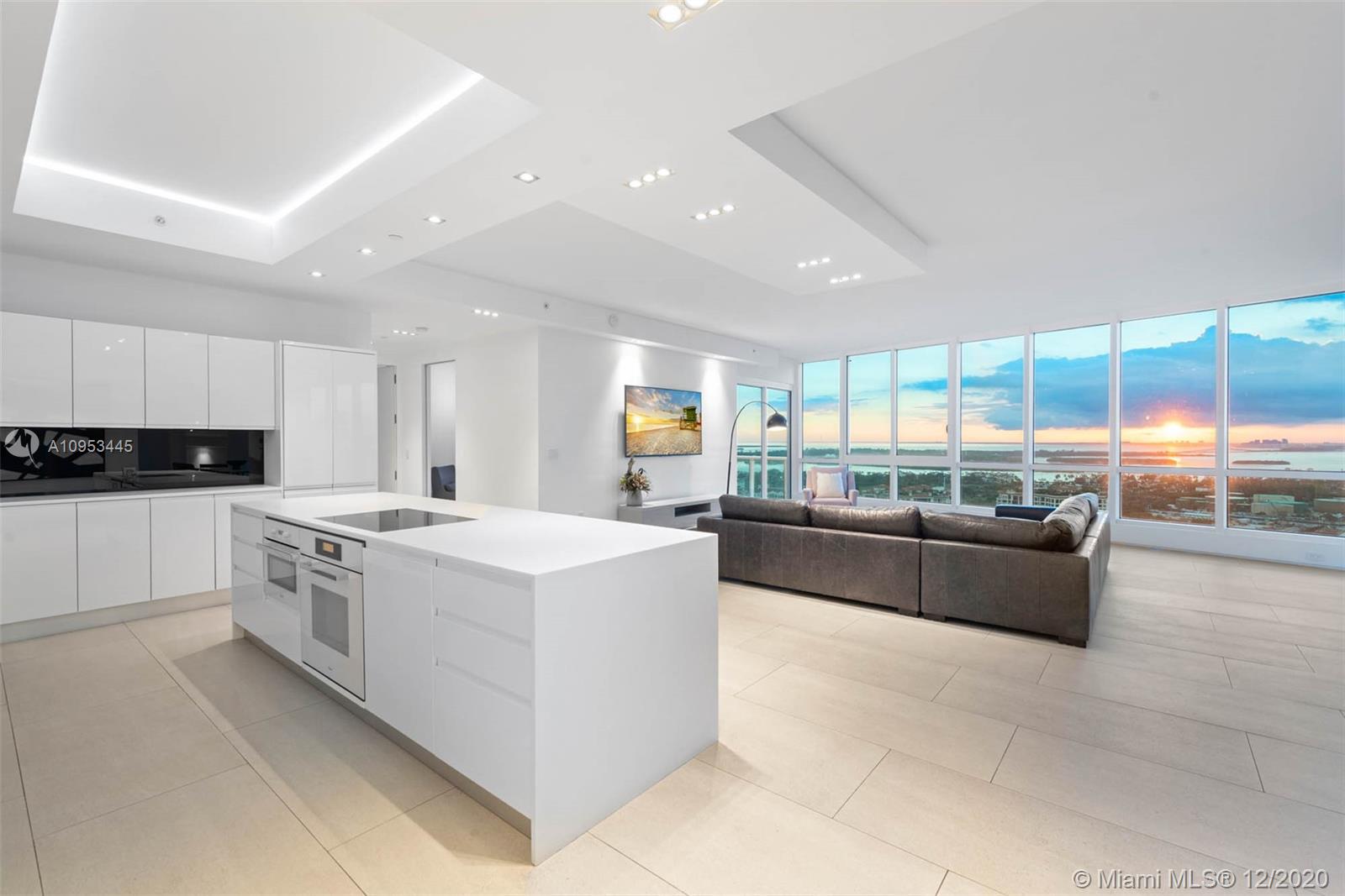 CONTINUUM ON SOUTH BEACH - Residential