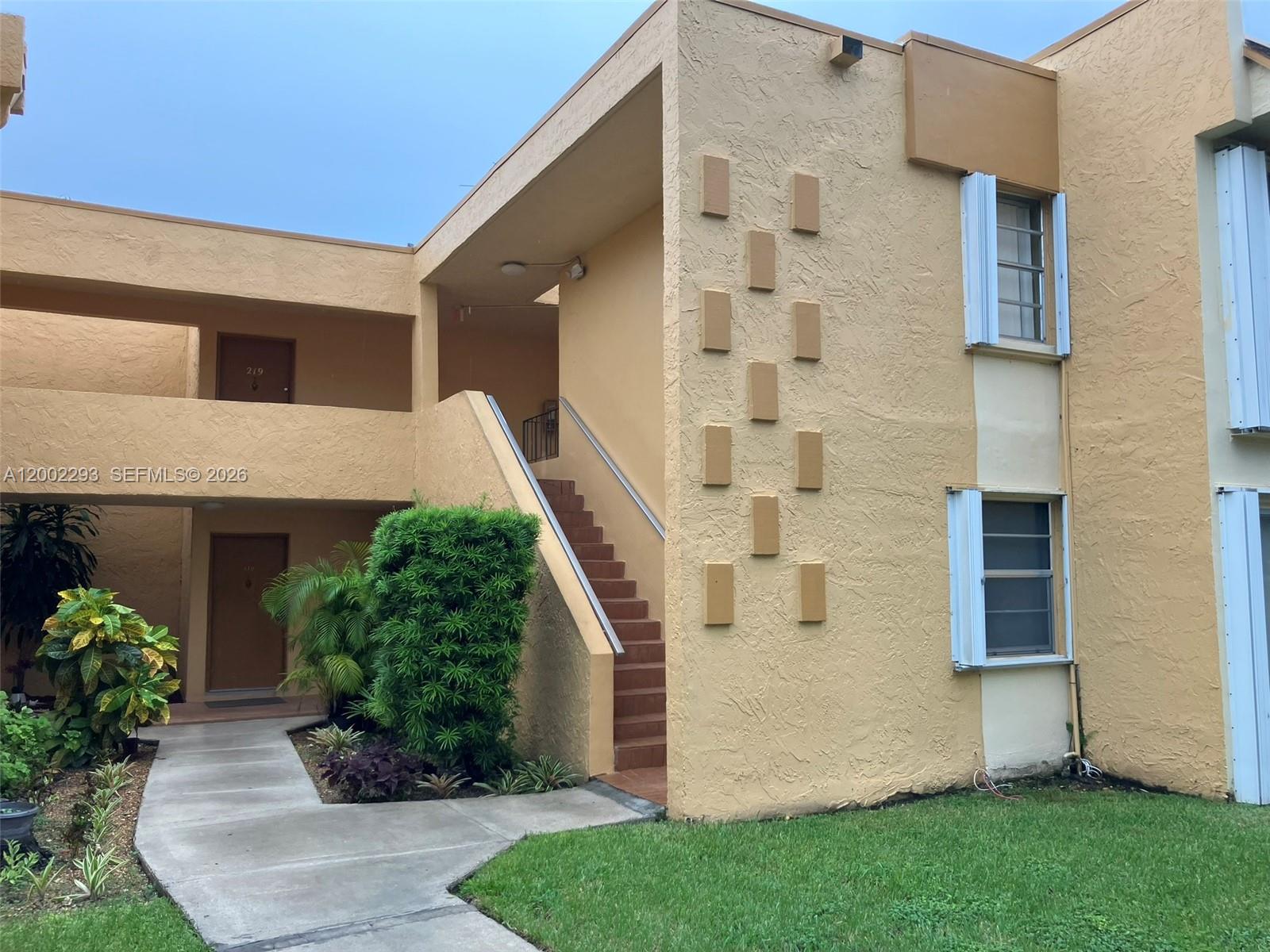 SOUTH WINDS CONDO - Residential