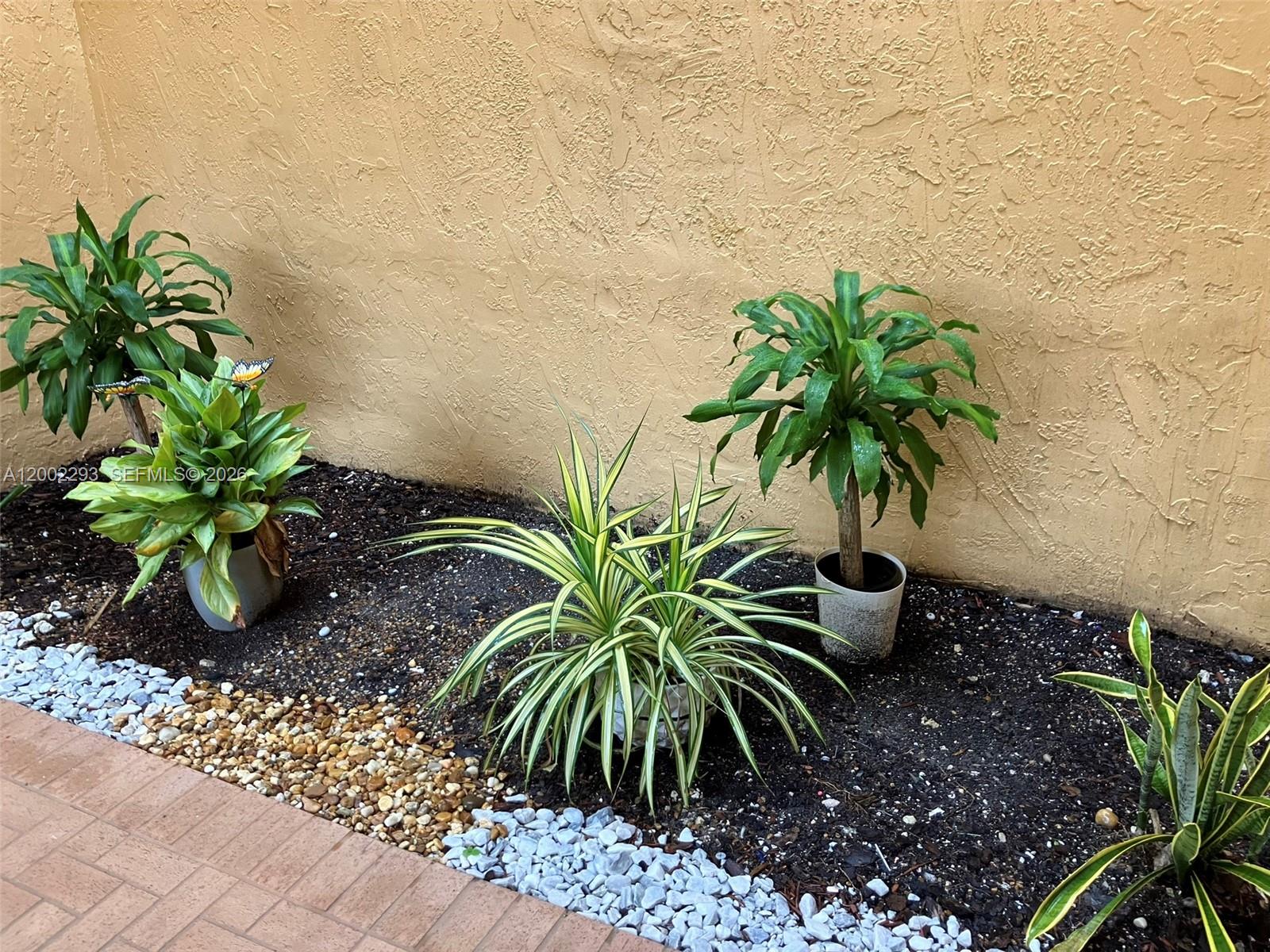 SOUTH WINDS CONDO - Residential