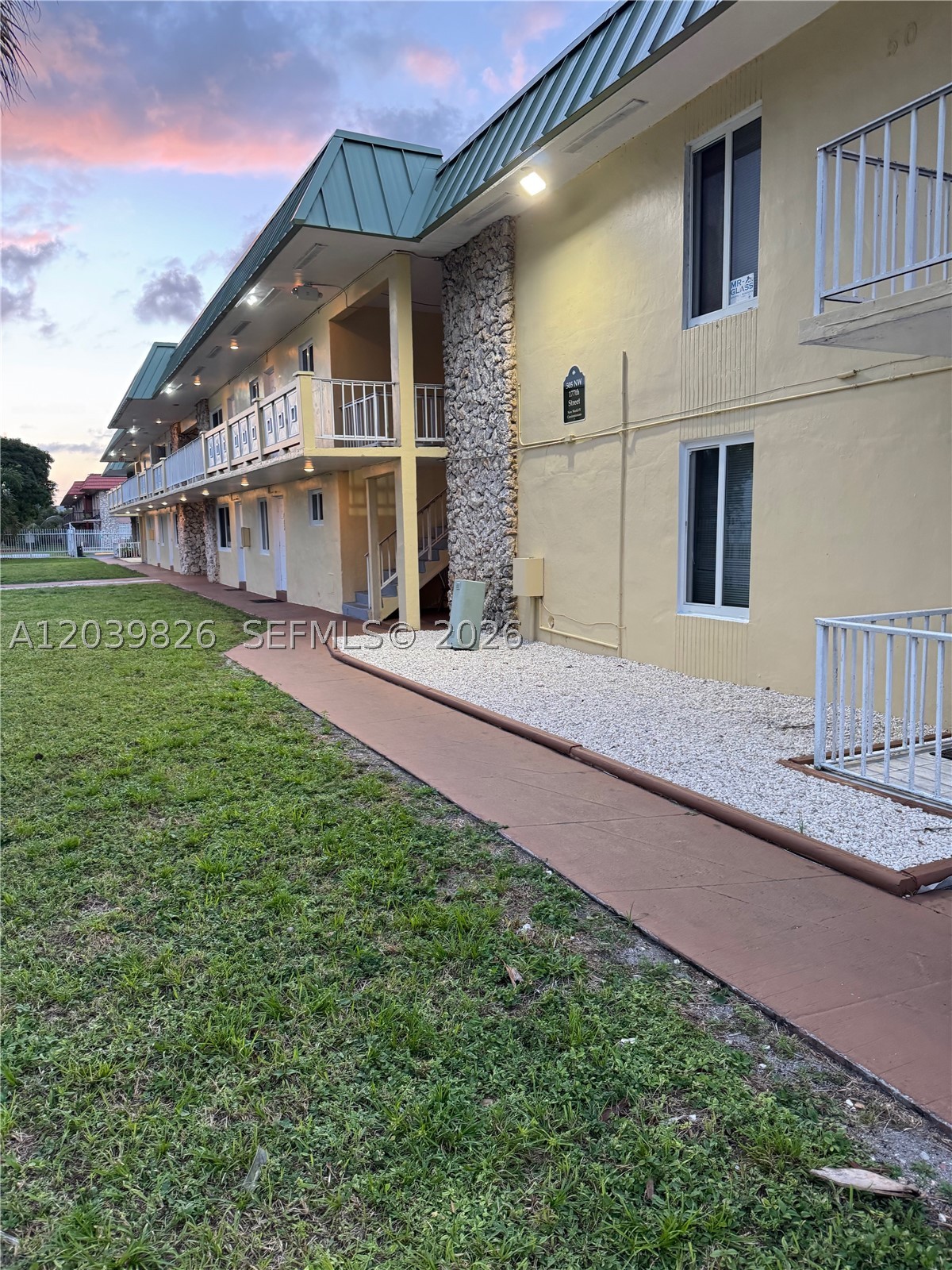 NEW WORLD CONDO APTS IV - Residential