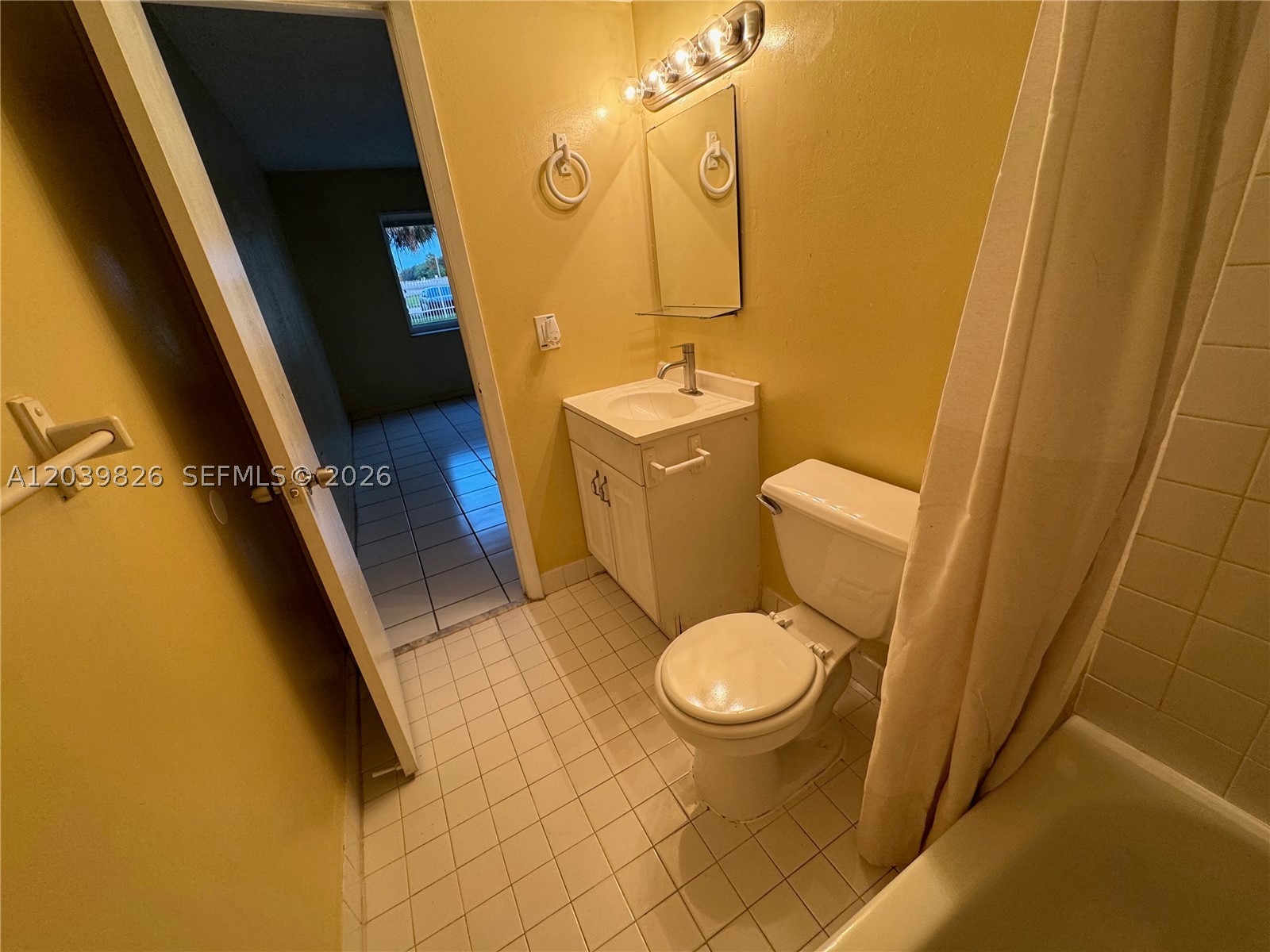 NEW WORLD CONDO APTS IV - Residential