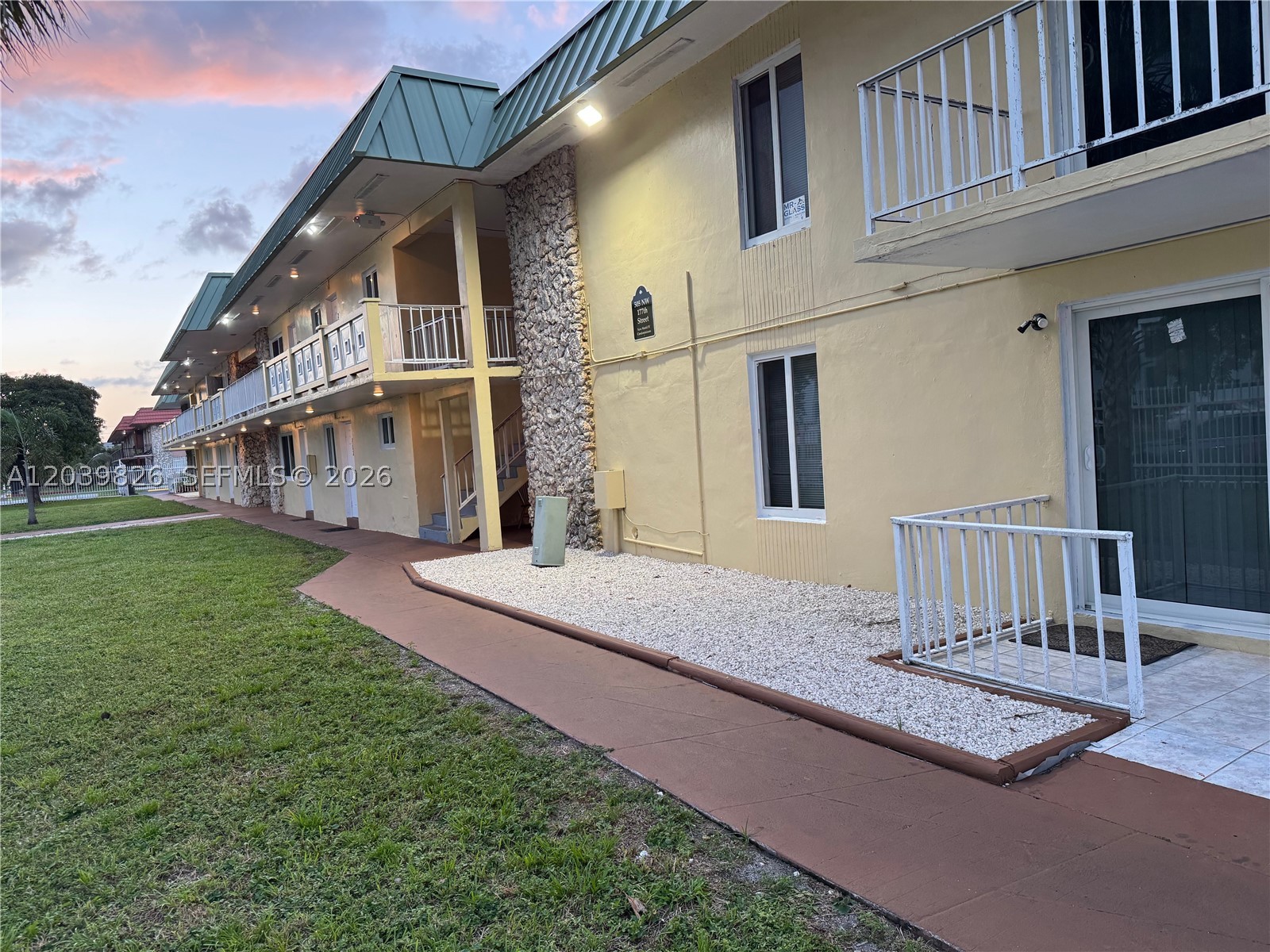 NEW WORLD CONDO APTS IV - Residential