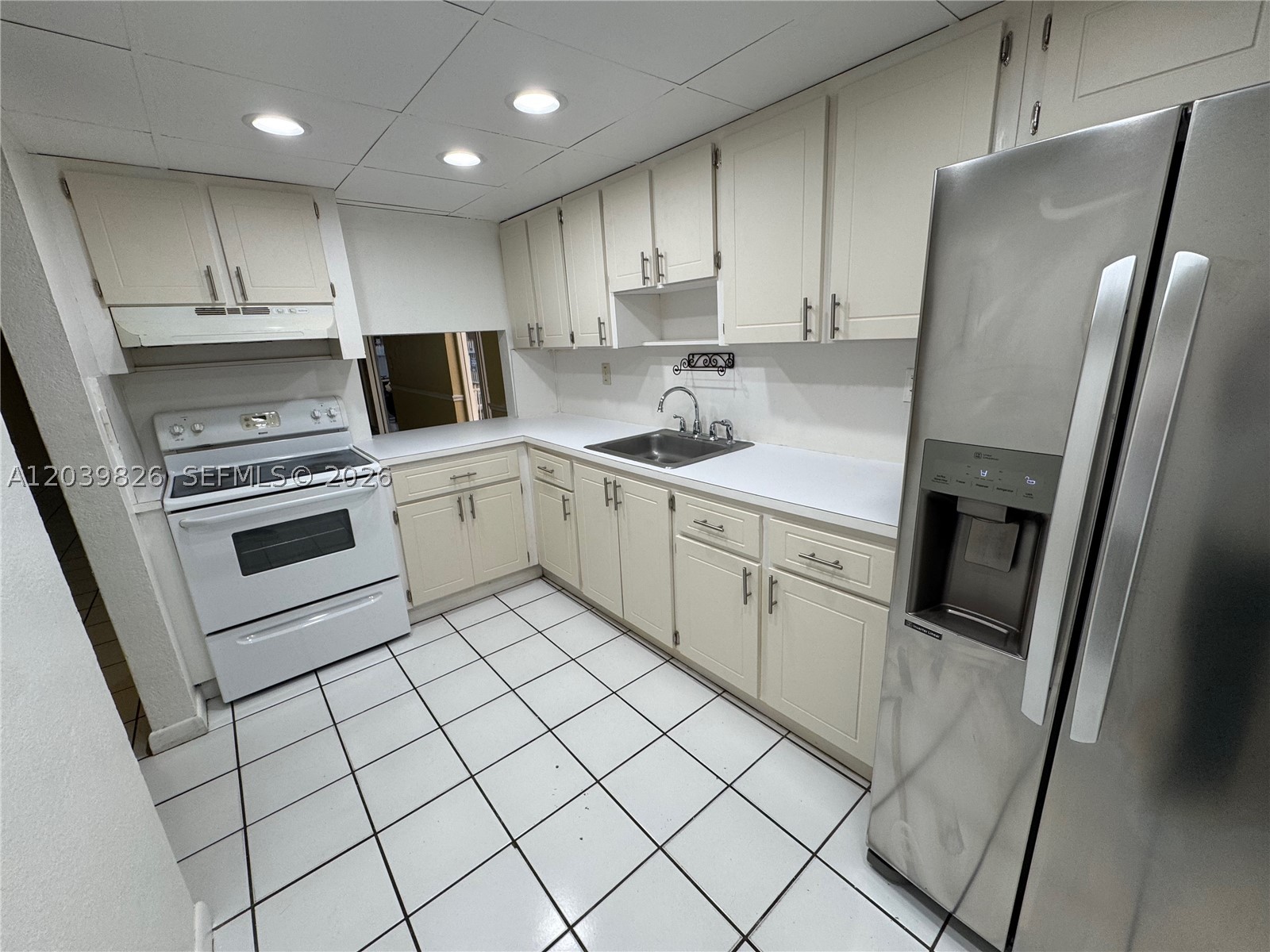 NEW WORLD CONDO APTS IV - Residential