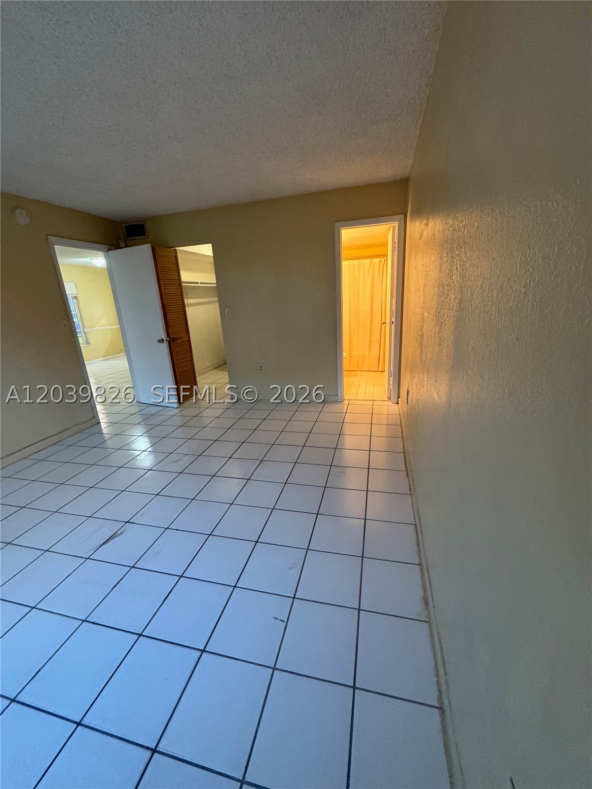 NEW WORLD CONDO APTS IV - Residential