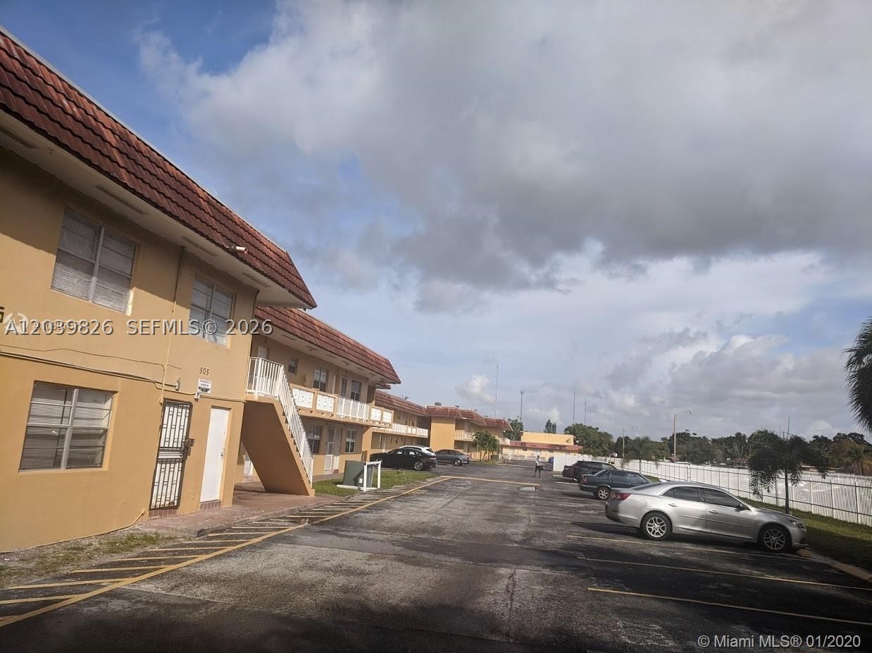 NEW WORLD CONDO APTS IV - Residential