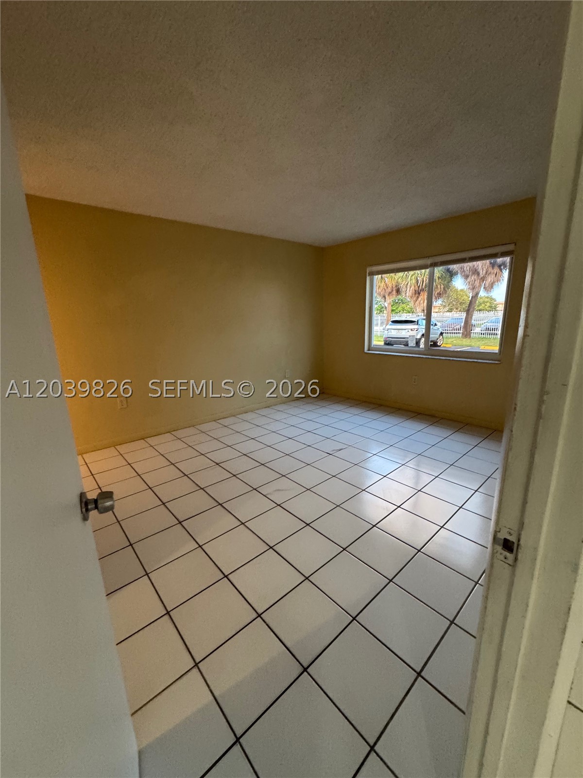 NEW WORLD CONDO APTS IV - Residential