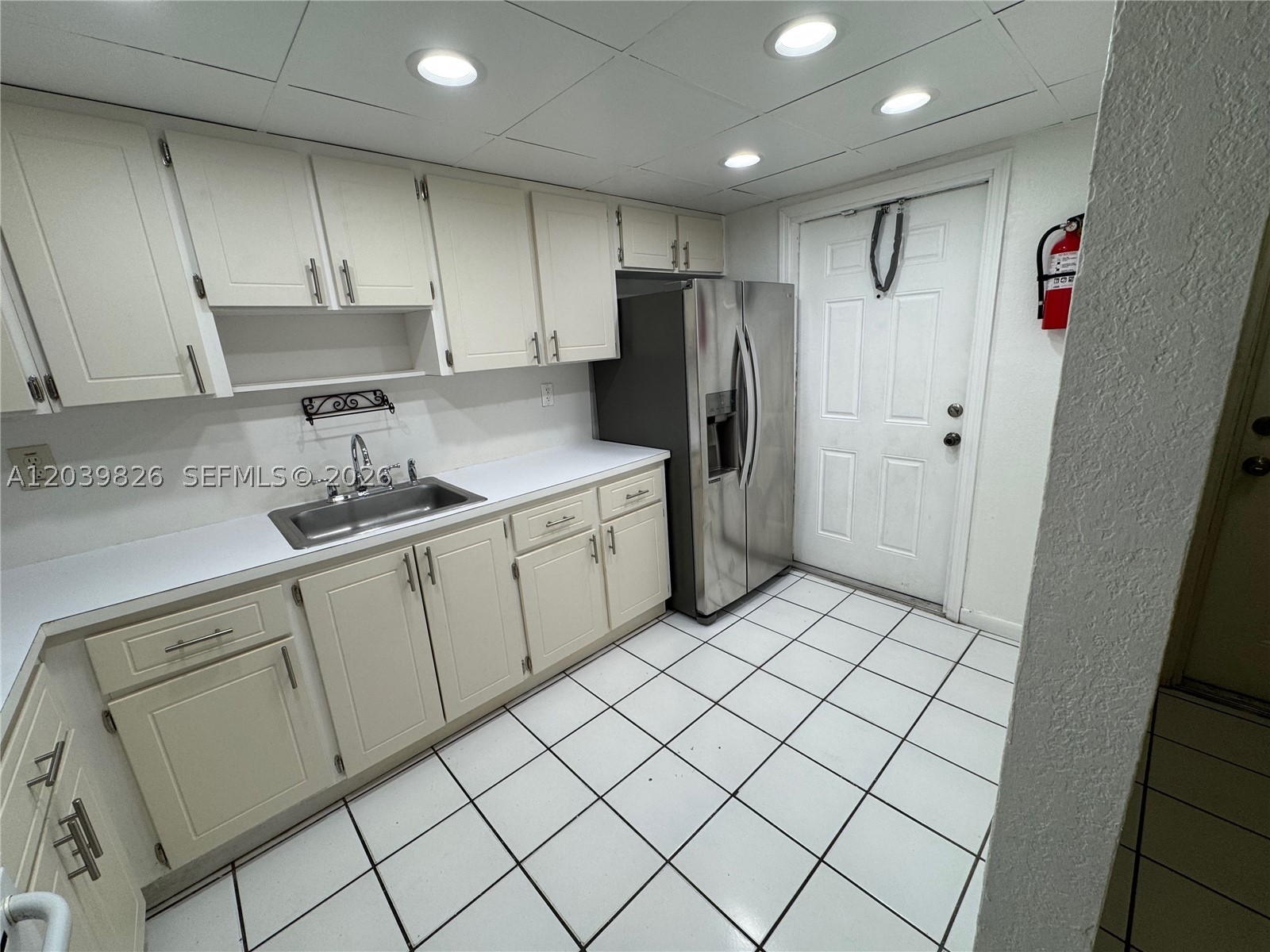 NEW WORLD CONDO APTS IV - Residential